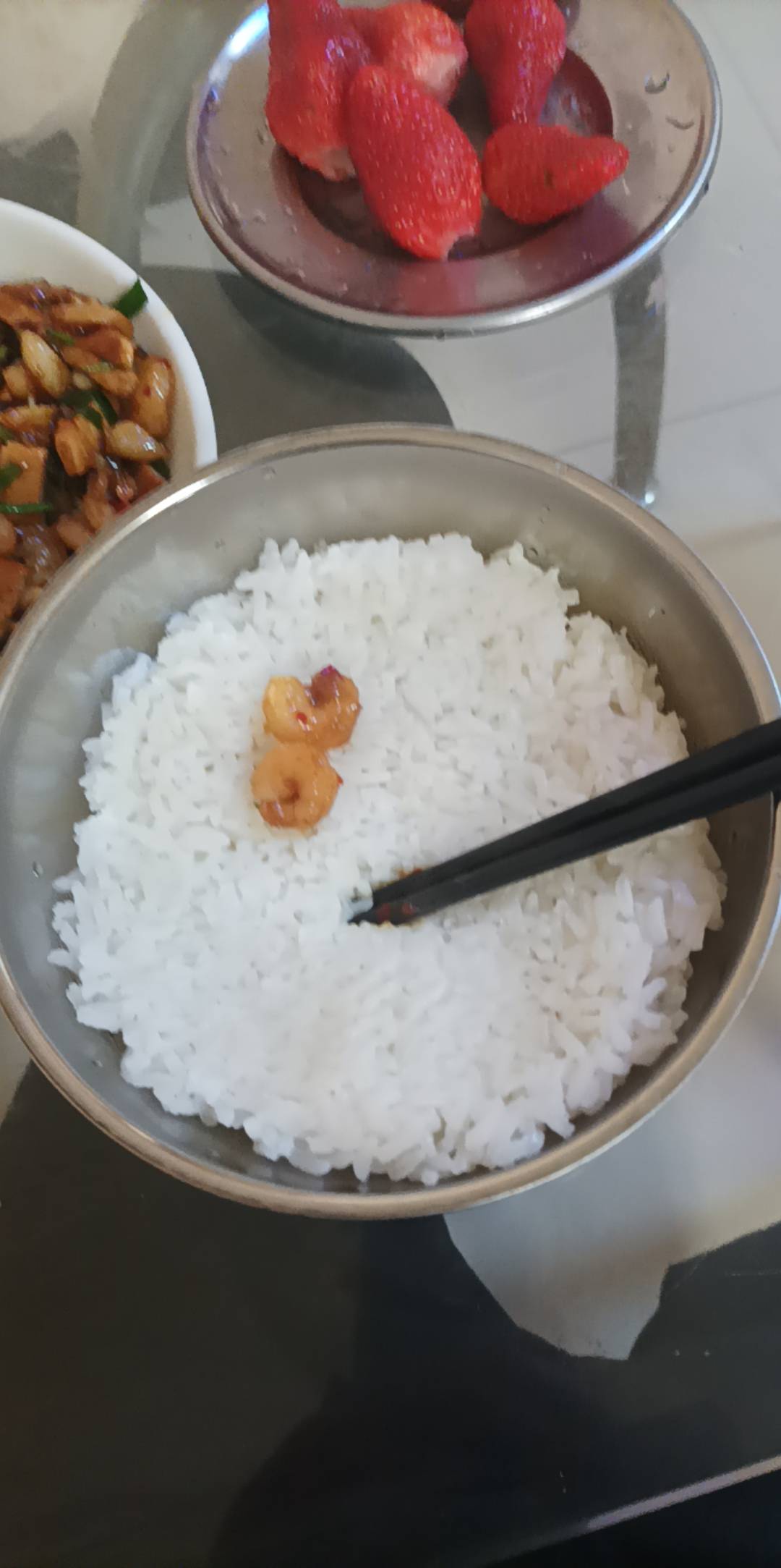 成本6块钱左右，加米饭最多8块
关键是干净
不用吃老板娘口水

虾仁豆腐干，本来想弄个25 / 作者:和平之月 / 