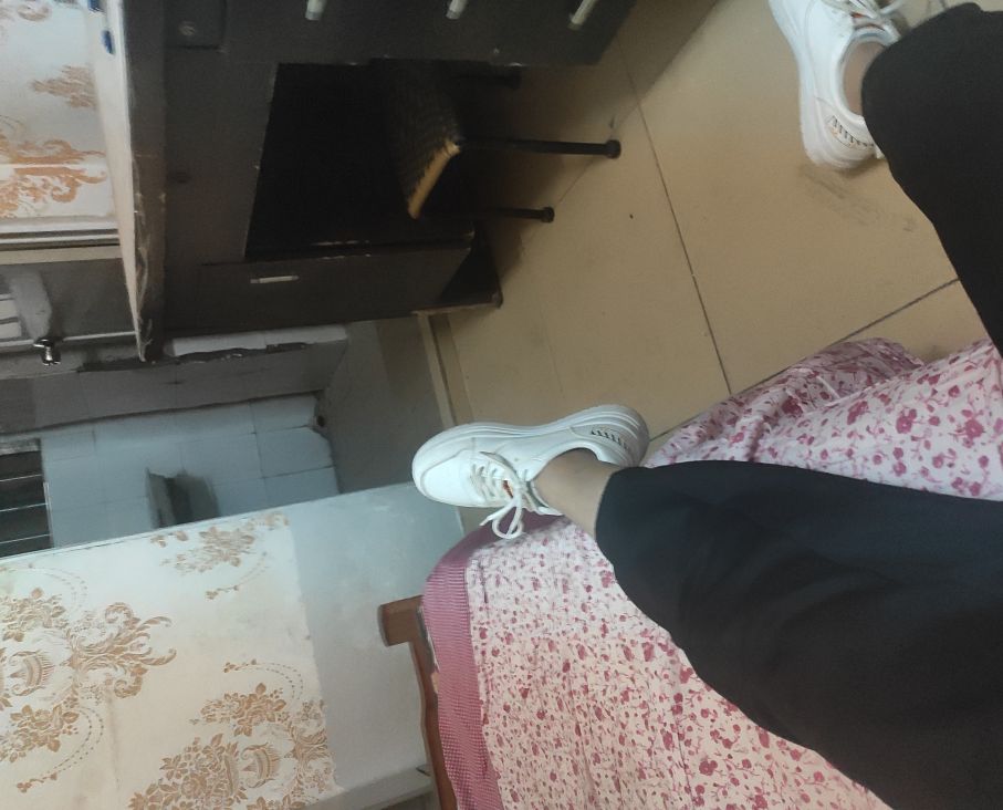 咋晚上看到一点没人发毛就睡觉了饿醒了过来就看到有毛，你们跟我作对吗

79 / 作者:吴昌明 / 