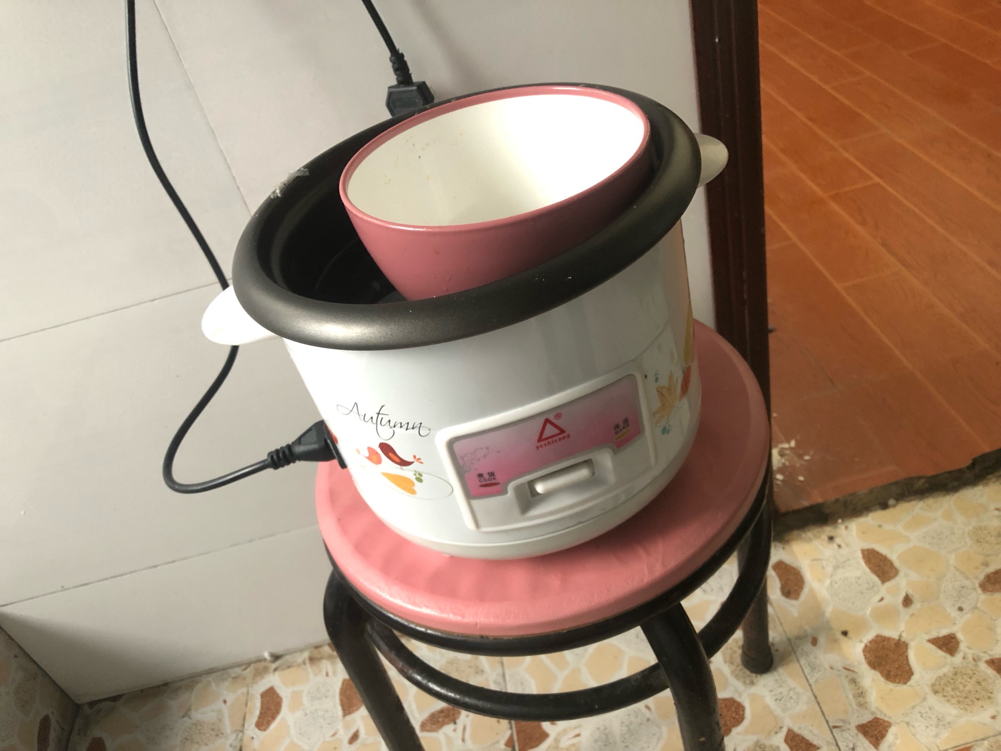 网红一体锅，官网1099，咸鱼普遍450-500左右。全新只拆开拍了下照片就放回去了，400出59 / 作者:卡农老祖 / 