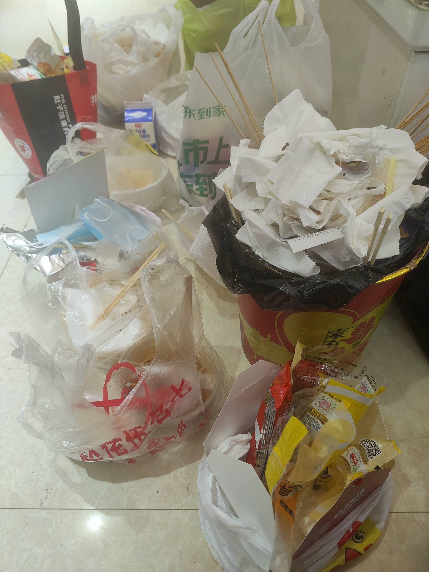 老哥们 美团外卖员 帮倒lj什么价位 给多了怕亏 不给怕不倒 

23 / 作者:时迁 / 