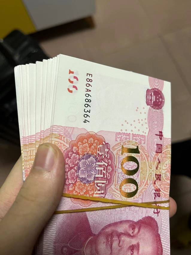 回想起去年，真的好难，在厂里手指头骨折了，每天自己一个从高埗跑到长安去社保局做鉴23 / 作者:XJ. / 