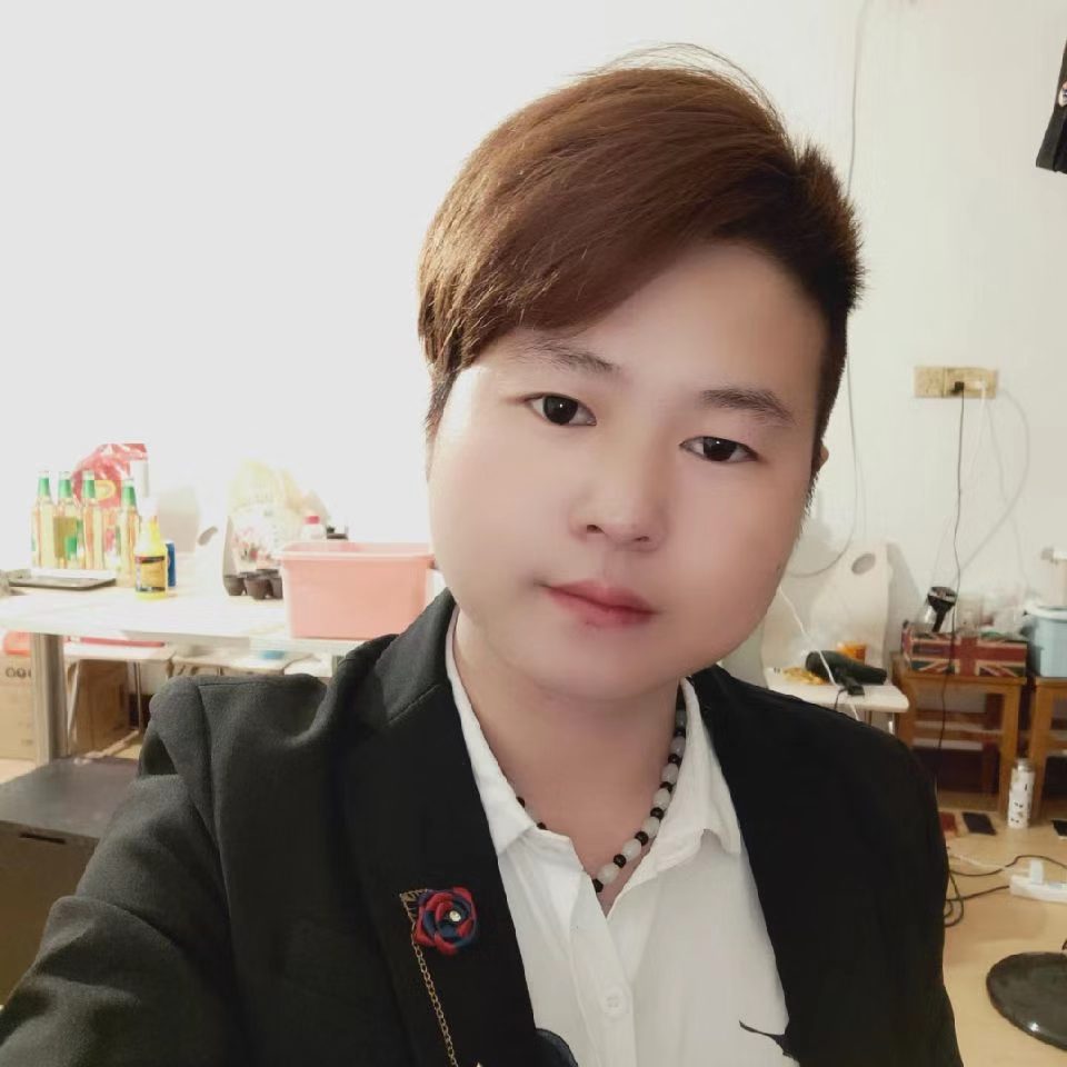 老哥们都说我没气质，让你们看看我本人。一瓶快乐水给我P成农行新任的形象大使。

42 / 作者:张乐泰 / 
