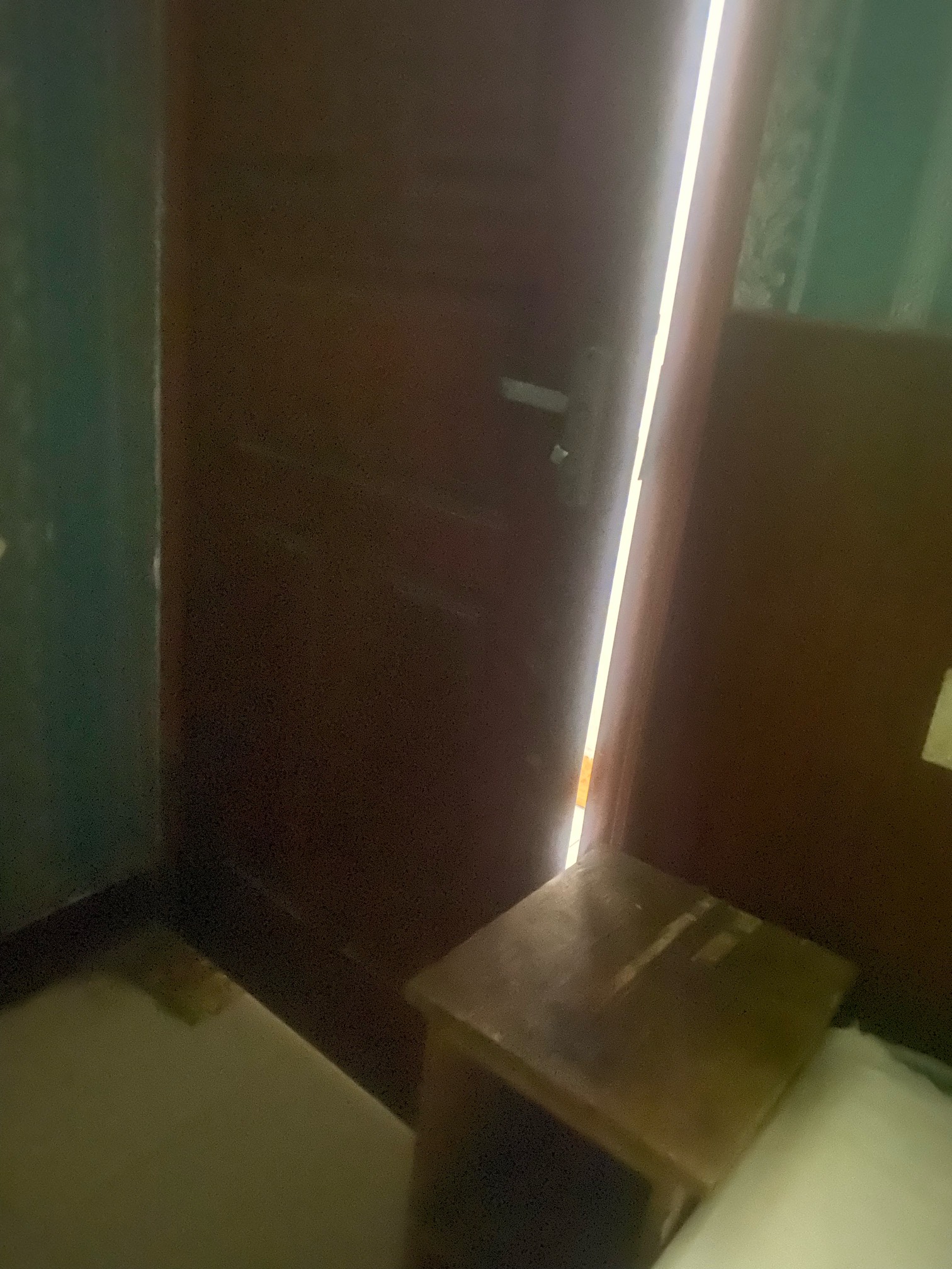 我在门口堵他们，刚才我下楼给他一个电炮，没敢还手，跑了，我搁这堵他，外面有监控，13 / 作者:觉得好的 / 