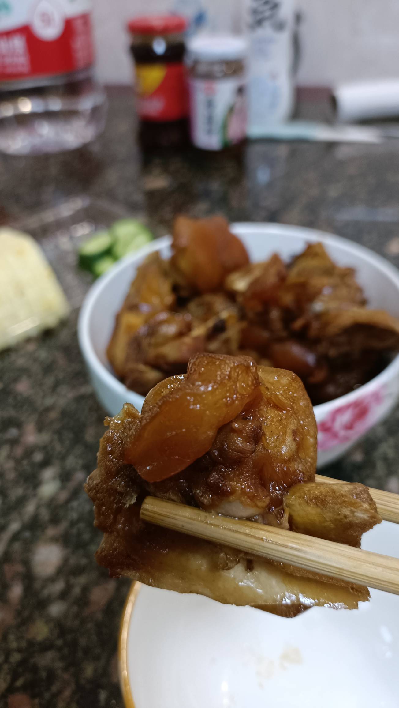 每天撸羊毛日子过得美滋滋。撸到的钱去超市购物，刚去采购了一些熟菜牛肉买点水果，用24 / 作者:醒不来的梦@ / 