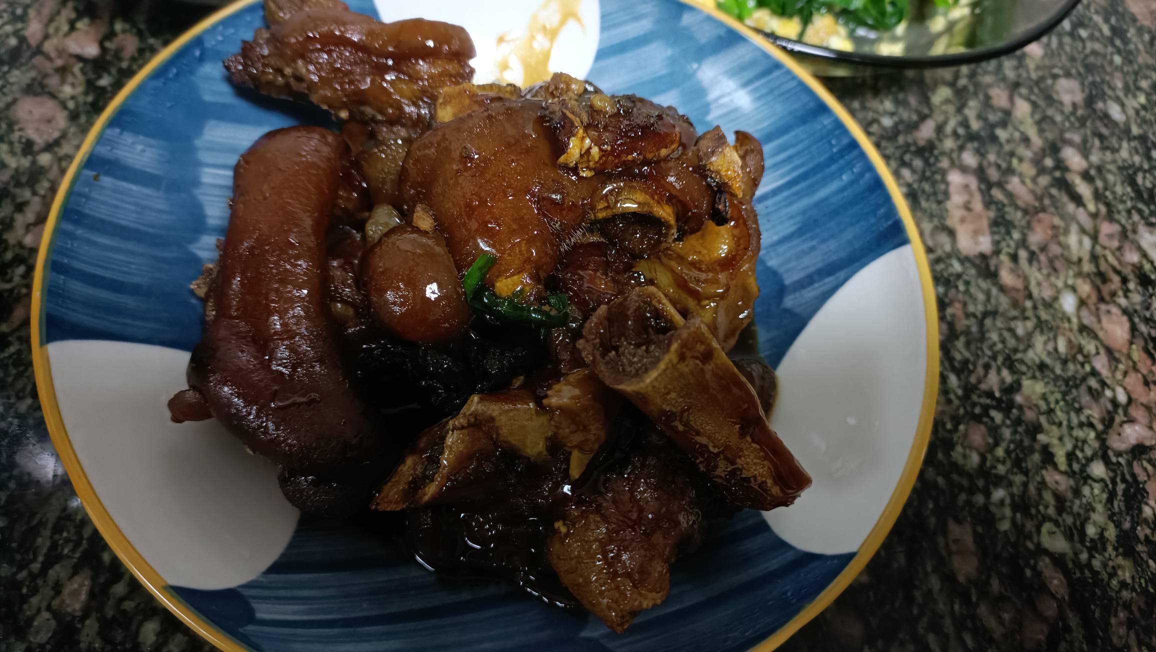 开饭啦。吃饱肚子才有力气撸羊毛。




55 / 作者:醒不来的梦@ / 