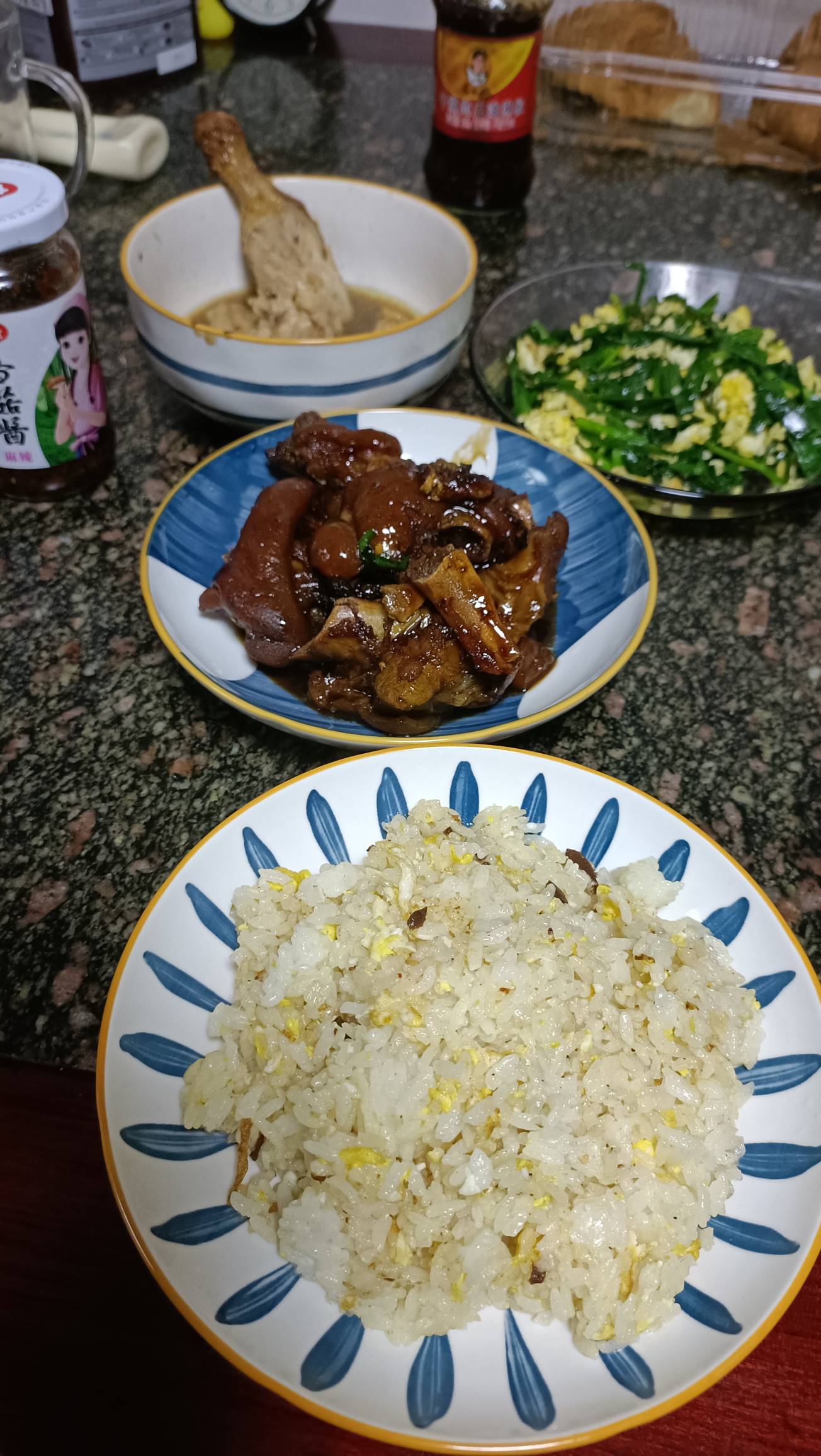 开饭啦。吃饱肚子才有力气撸羊毛。




22 / 作者:醒不来的梦@ / 