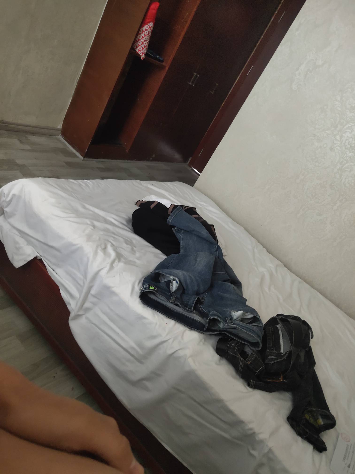 老哥们挂b了一个人躺在宾馆  微信支付宝都没钱了  酒店开了一个月  有没有老哥一起挂4 / 作者:zcm8888zwh / 