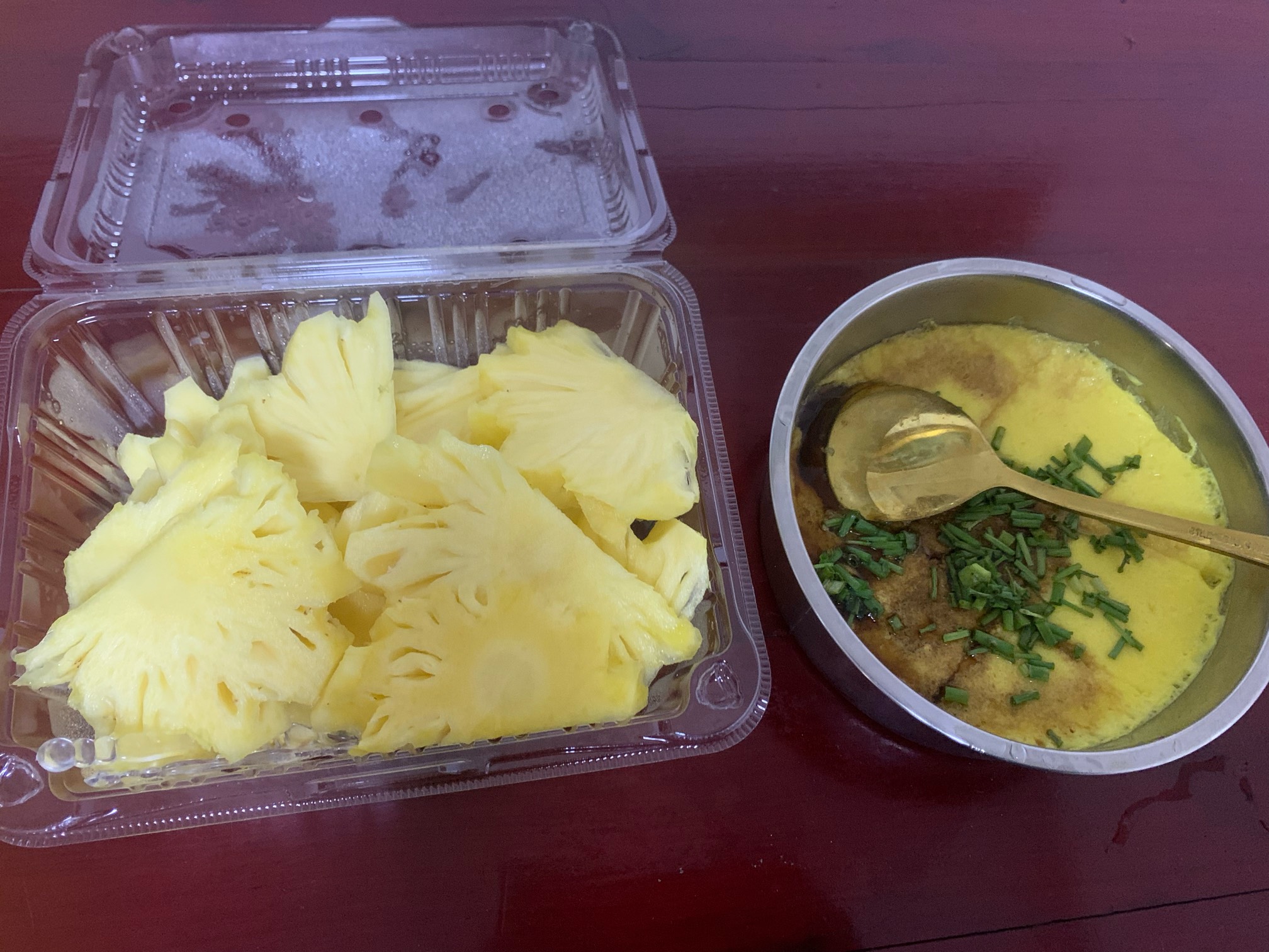 鸡蛋羹和凤梨也是很搭配的，可口美味

51 / 作者:侃天下 / 