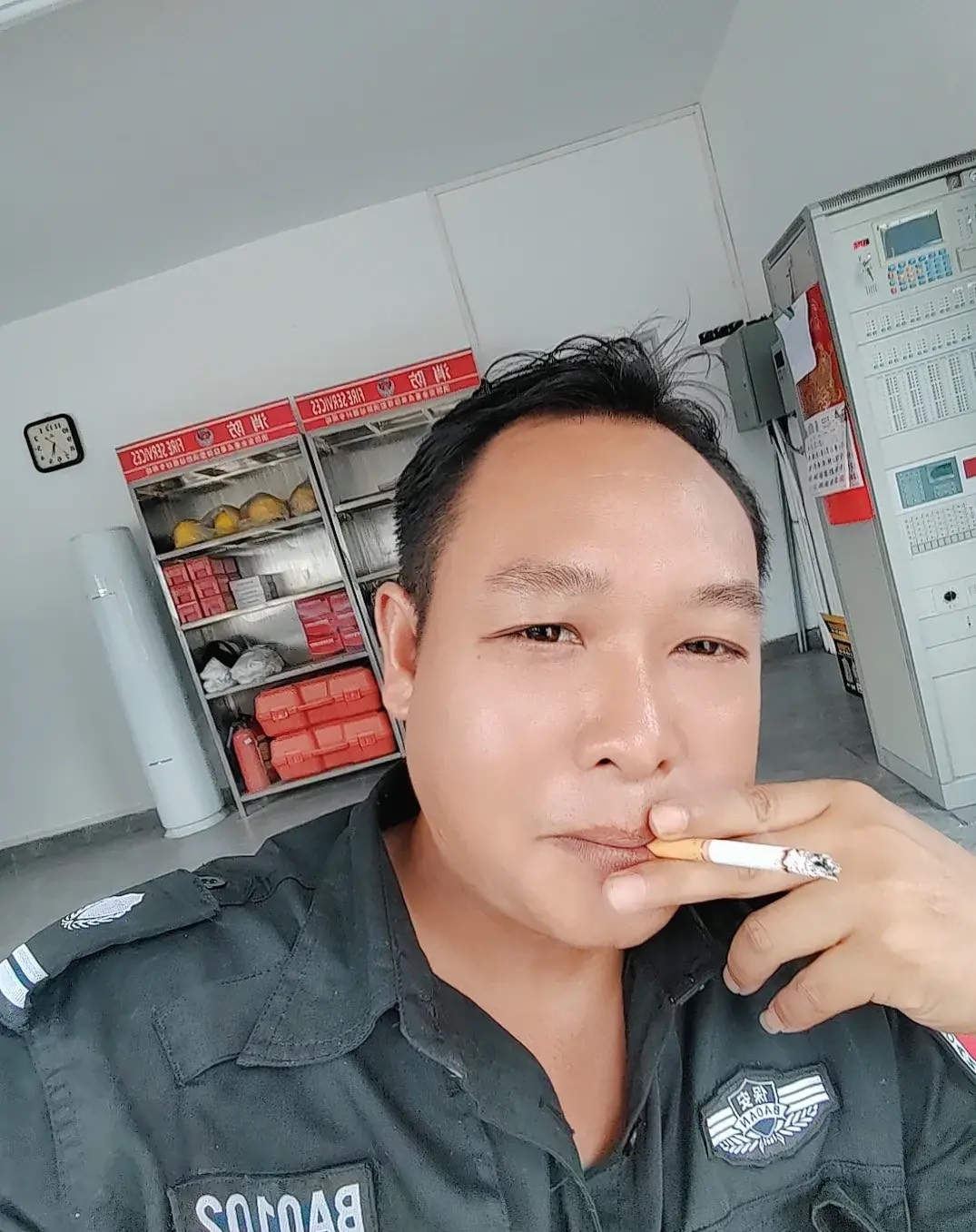 刚刚3户业主小丽微笑的和我说了一句：端午快乐，来我家吃饭，我老公没在家出差了

71 / 作者:唐曾爱洗头 / 