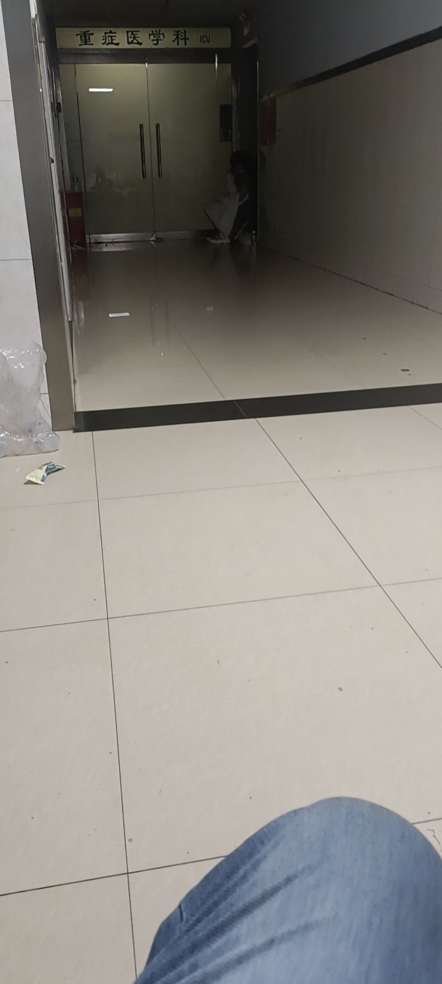 人生的无奈莫过于此，自己妈妈病了脑出血，自己27岁的人了，却只能拿出2万块钱还要靠42 / 作者:花花世界迷人眼_ / 