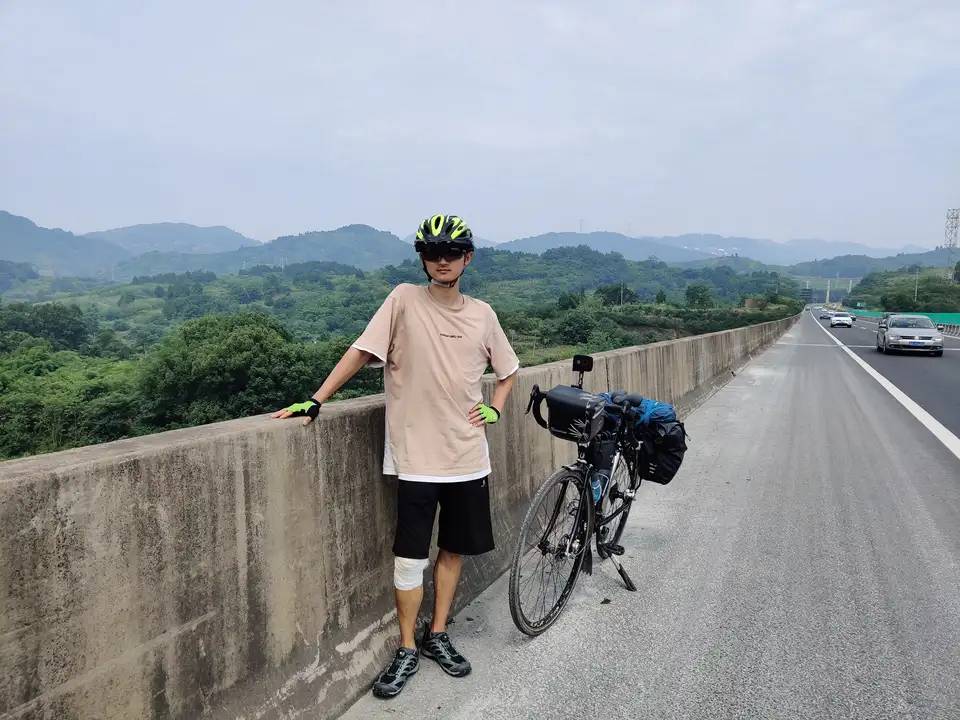 入口: 民生运动圈 小程序 定位北京
1:找到 横幅 话题专区 进去
2.话题 x 几八  填就可49 / 作者:卡农第一骚 / 