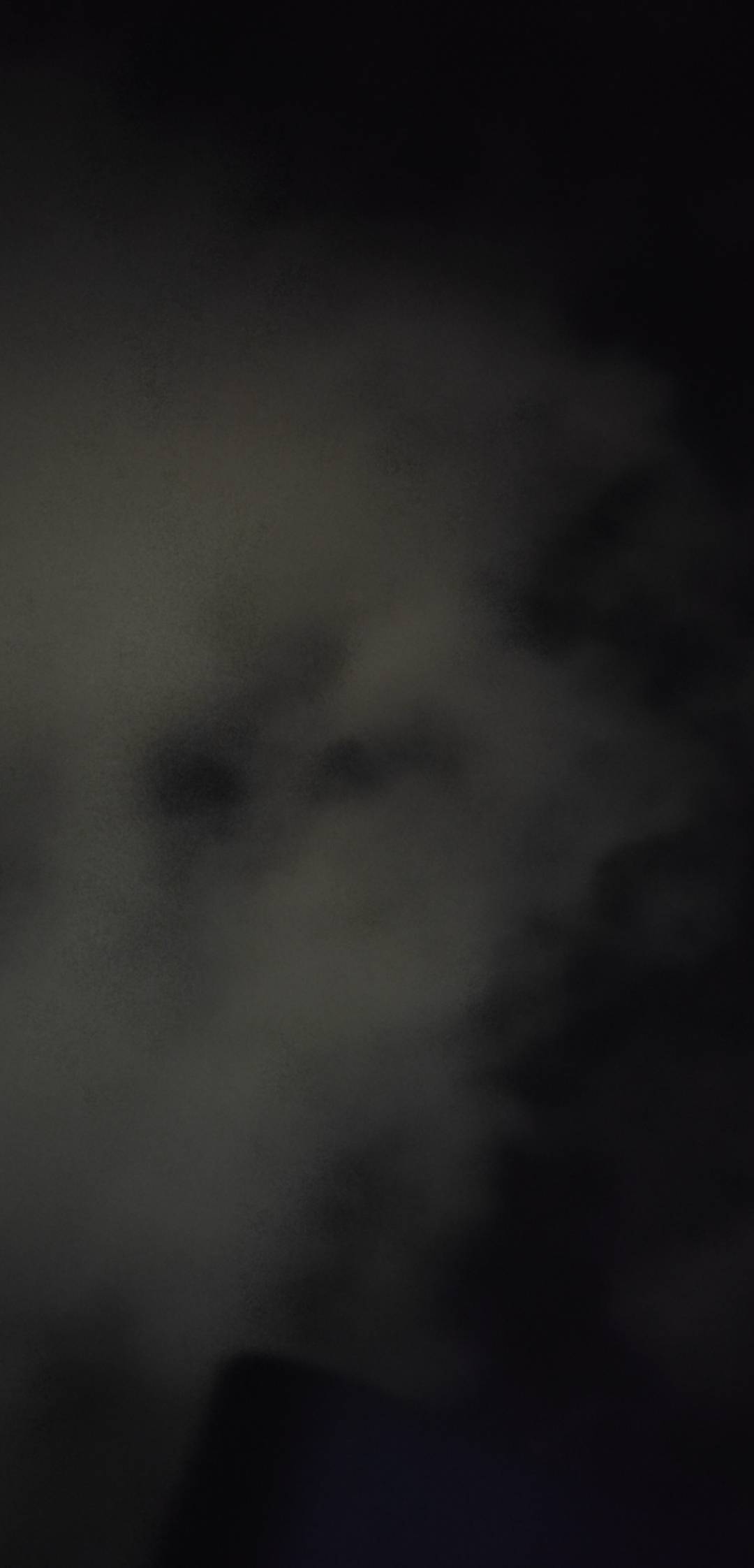 露宿街头了，前几天还住着一百多的公寓，抽着芙蓉王，有钱不租房，不给自己留后路，赌31 / 作者:如果奇迹有颜色 / 