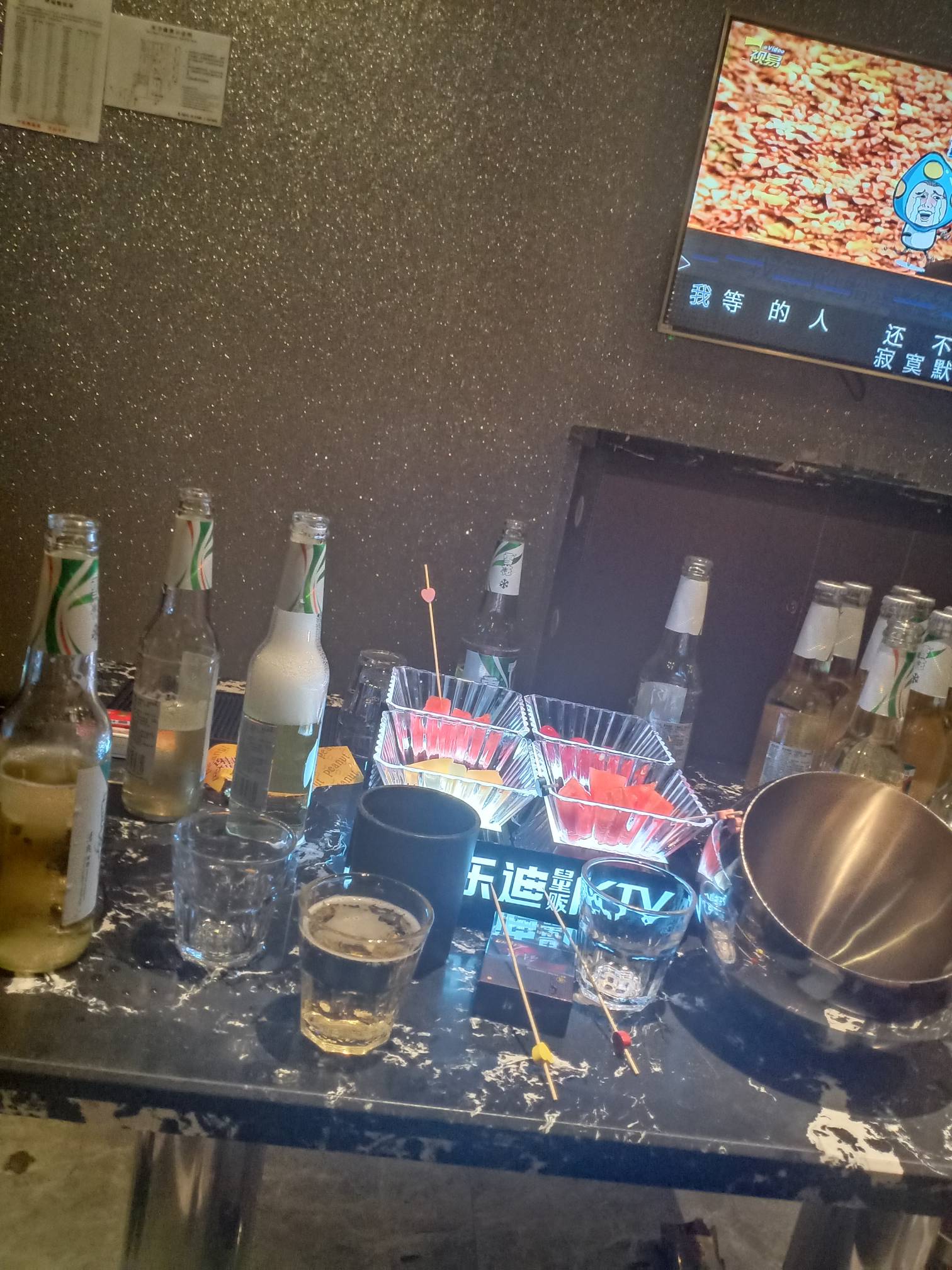 摇色子居然玩不过一个人女人，玩不过就算了还跑她租的宿舍睡了一觉真是奇耻大辱

77 / 作者:轻绘梨花 / 