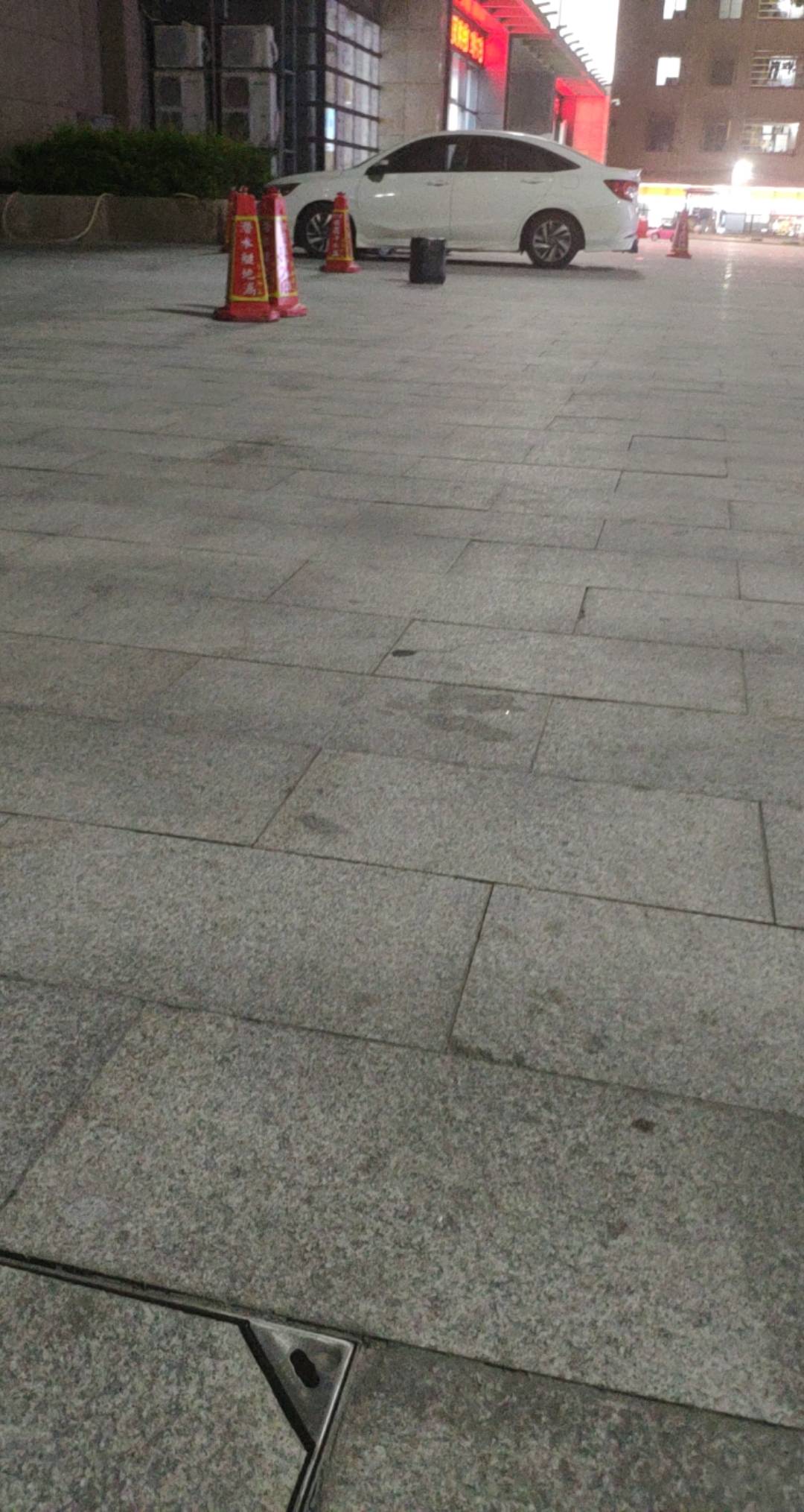 废了  别人20多岁家财万贯，我20多岁动不动吃不上饭。一天没吃酸水都出来了 

78 / 作者:卡农IIO / 