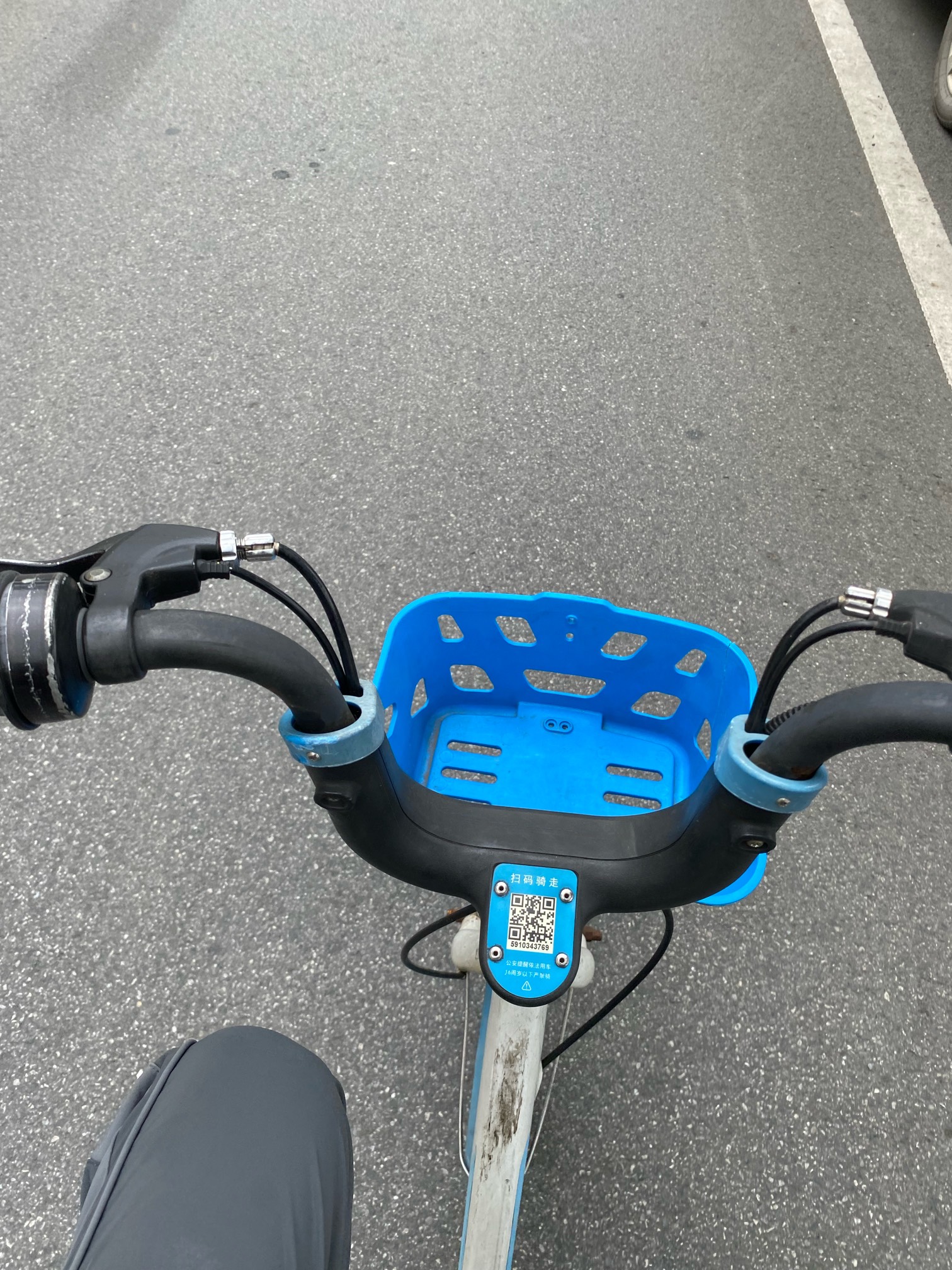 老哥们是这样的，我前两天买双色球中了一等奖到手也就400个，周一要去领奖，现在差车41 / 作者:不知道呀iioj / 