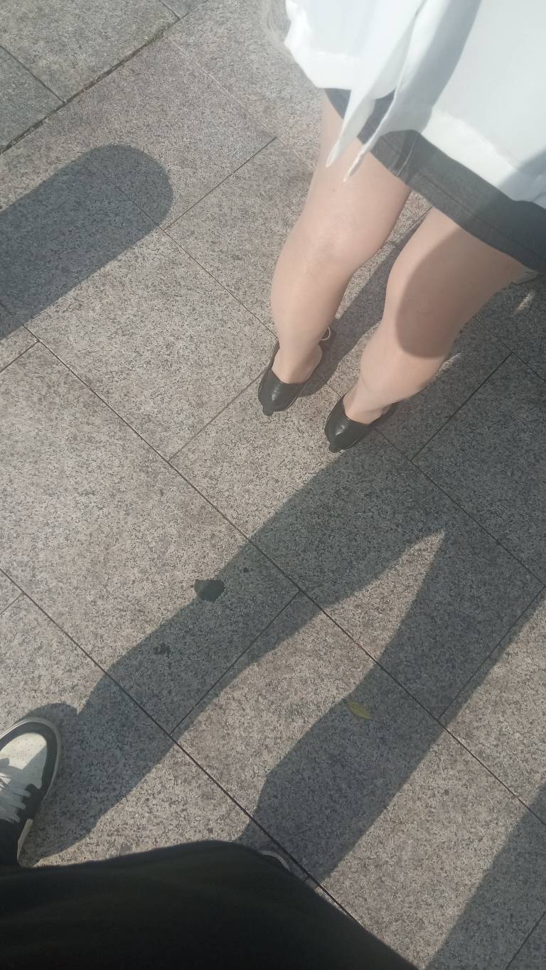 早上做核酸，看到之后实在忍不住摸了一把。报警了，我咬.是不小心碰到的。刚放出来

46 / 作者:赖达豪的大爸 / 