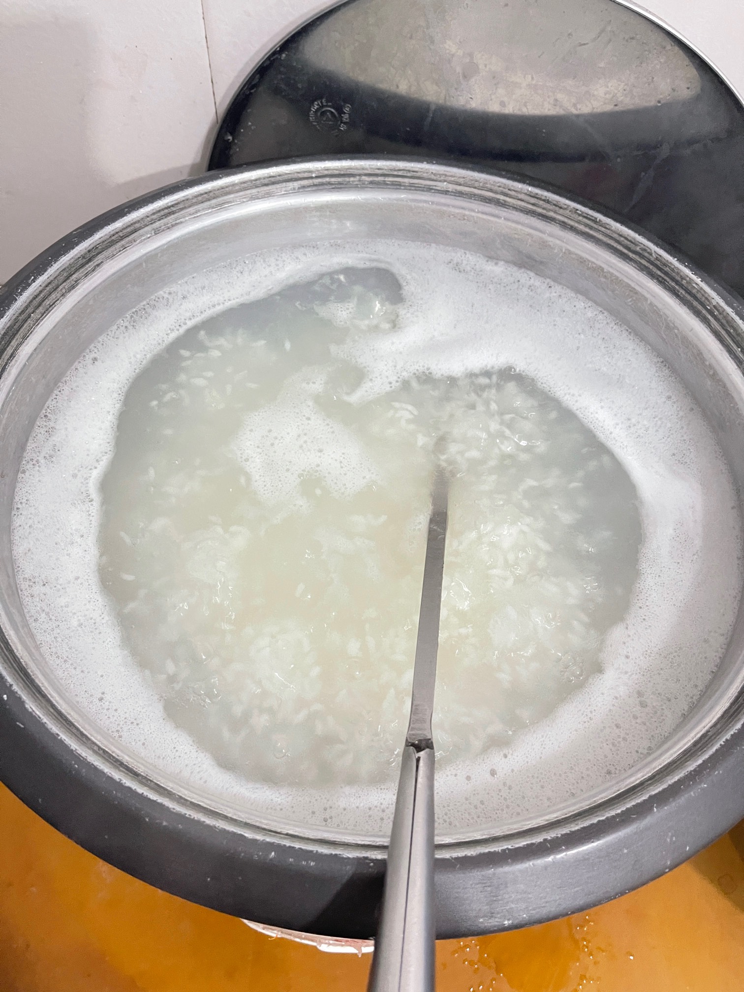 大暑过后，早上室外温度很凉快，早起吃早饭，稀饭+包子+咸鸭蛋！


6 / 作者:侃天下 / 