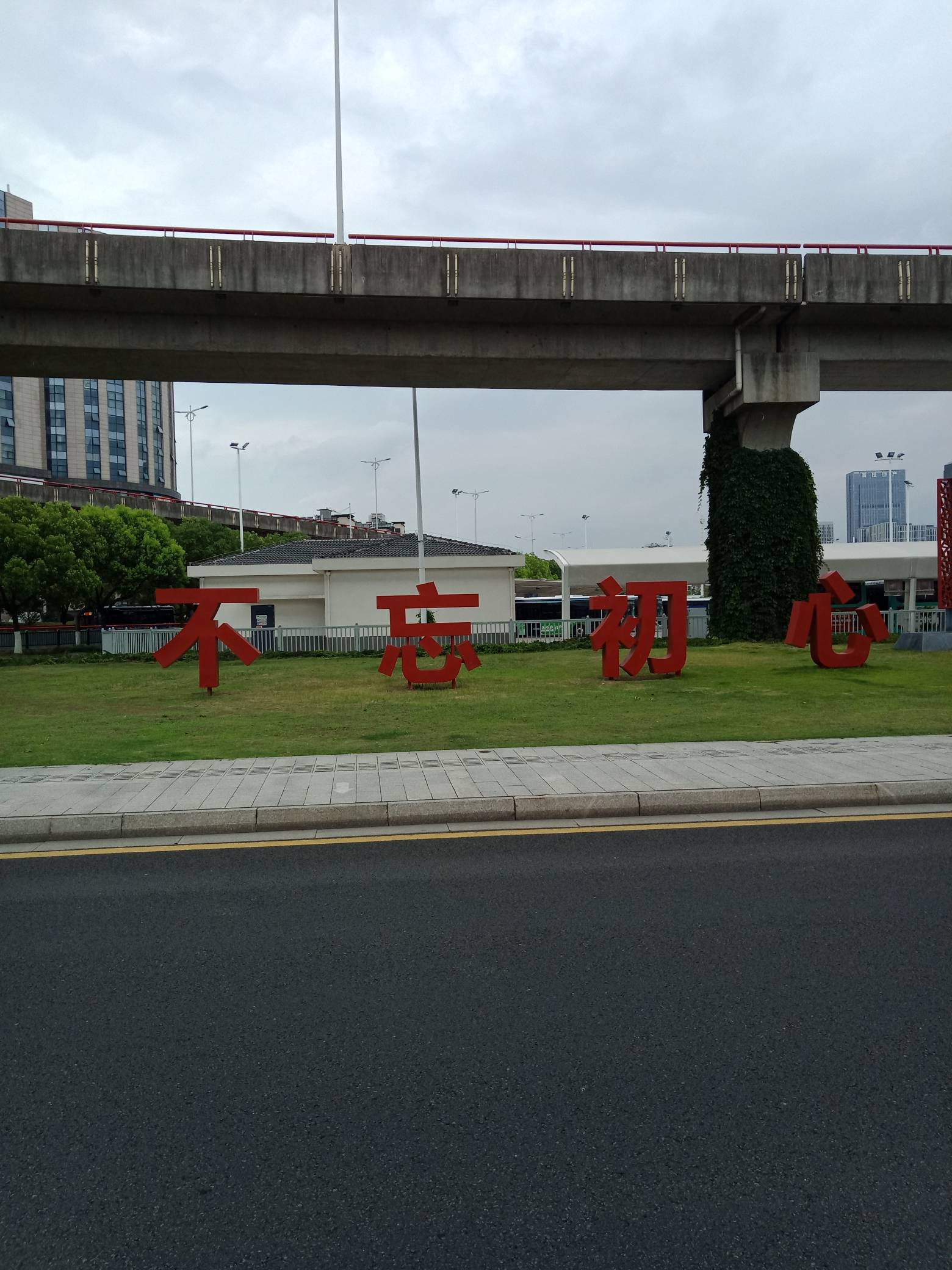就看今晚老农大妈给不给力了搞完，躺平快五年了准备进厂深渡了

44 / 作者:小爪哇 / 