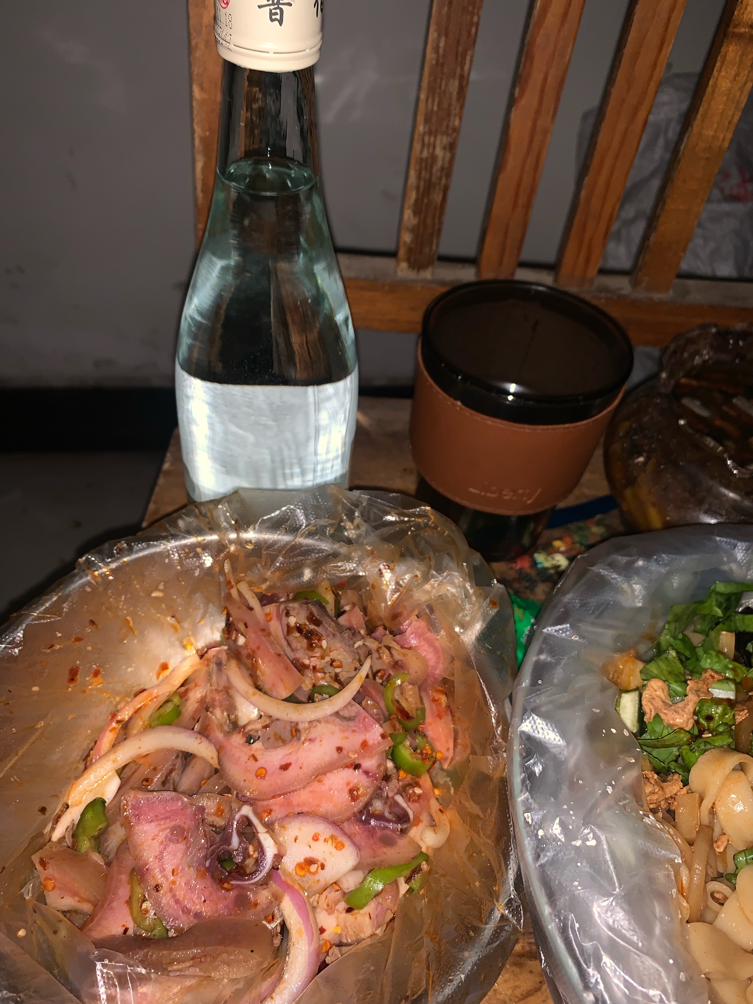 忍不住，又买了一瓶，上个月喝了20多瓶白的，100多瓶啤的，生活会要了你的命？不，酒97 / 作者:叁柒呀 / 