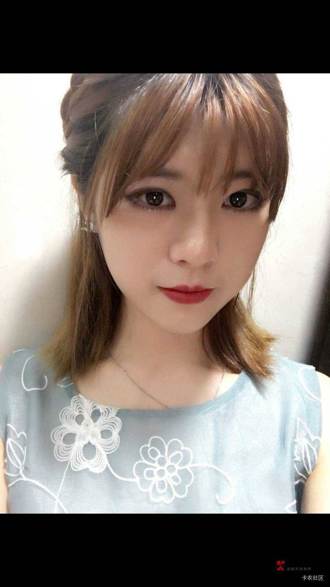 小沫
18 / 作者:落花跌入春梦里 / 