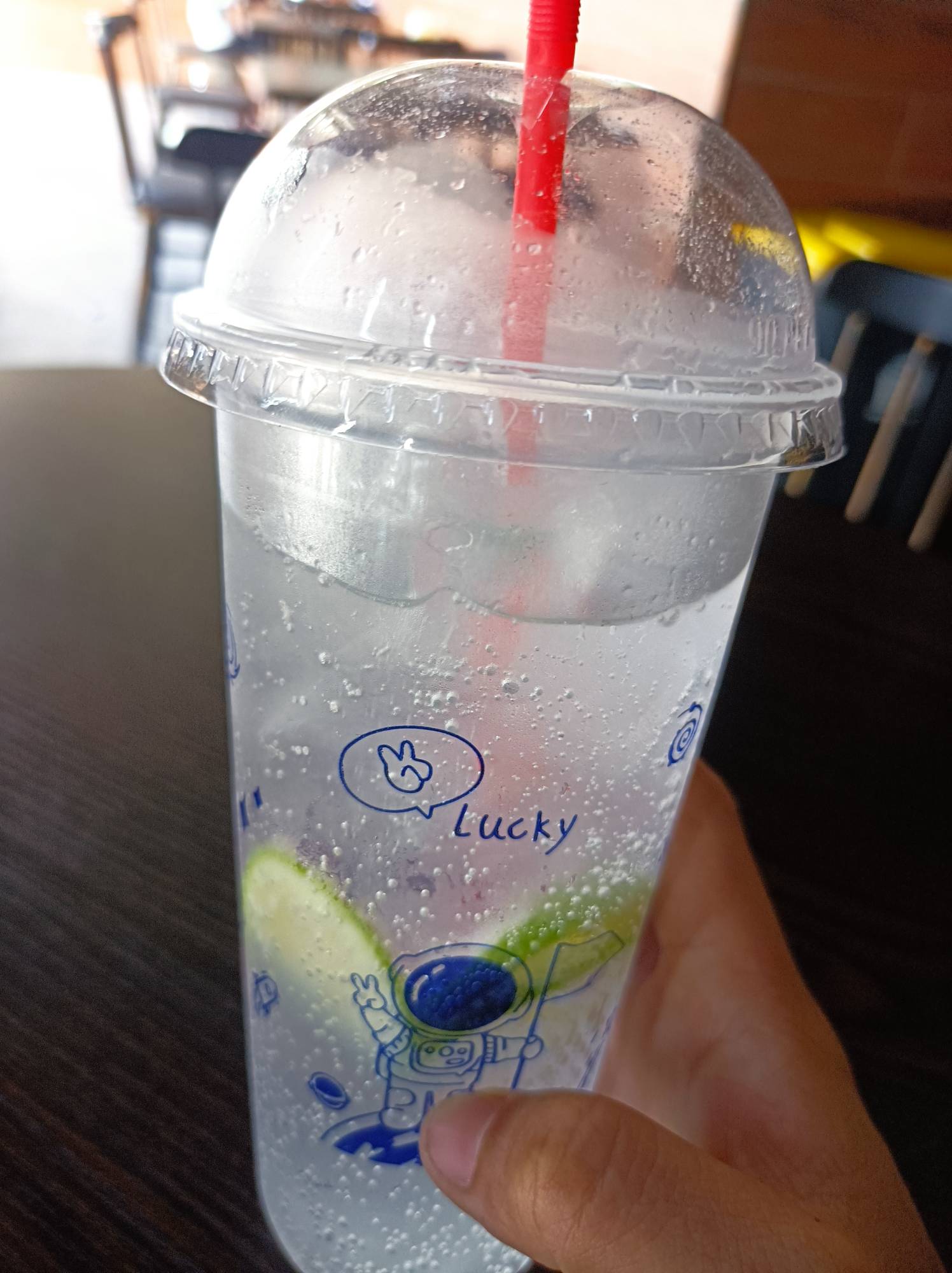 身体越来越不行了，以前啤酒随便喝，现在喝一瓶既然头昏脑涨，还想吐。哎！想找一个说85 / 作者:毁梦丶回忆 / 