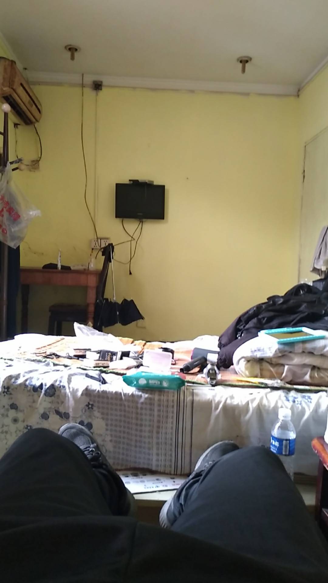 八月感谢大妈老农娇娇建建四大行的赞助的吃喝住，以后有钱就存这四家银行

50 / 作者:小爪哇 / 