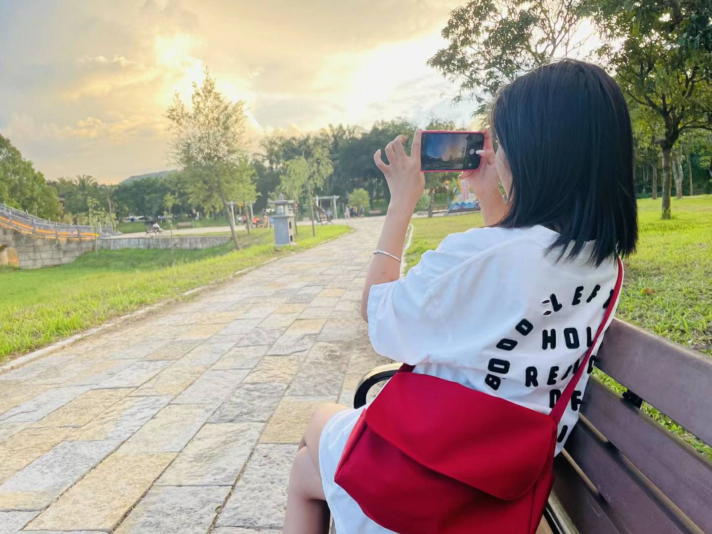 大妈又是没有成长任务的

53 / 作者:落花跌入春梦里 / 