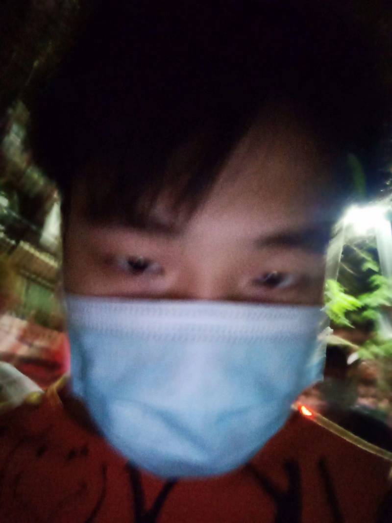 受不了了 小小年纪不学好 给大家看看他盛世容颜啊 呜呜呜

54 / 作者:留年似水忽 / 