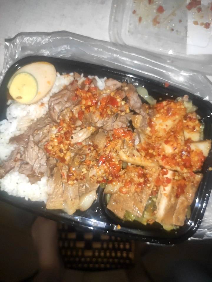 这是猪脚饭？怎么看着有点恶心

33 / 作者:跟老哥进牢房 / 