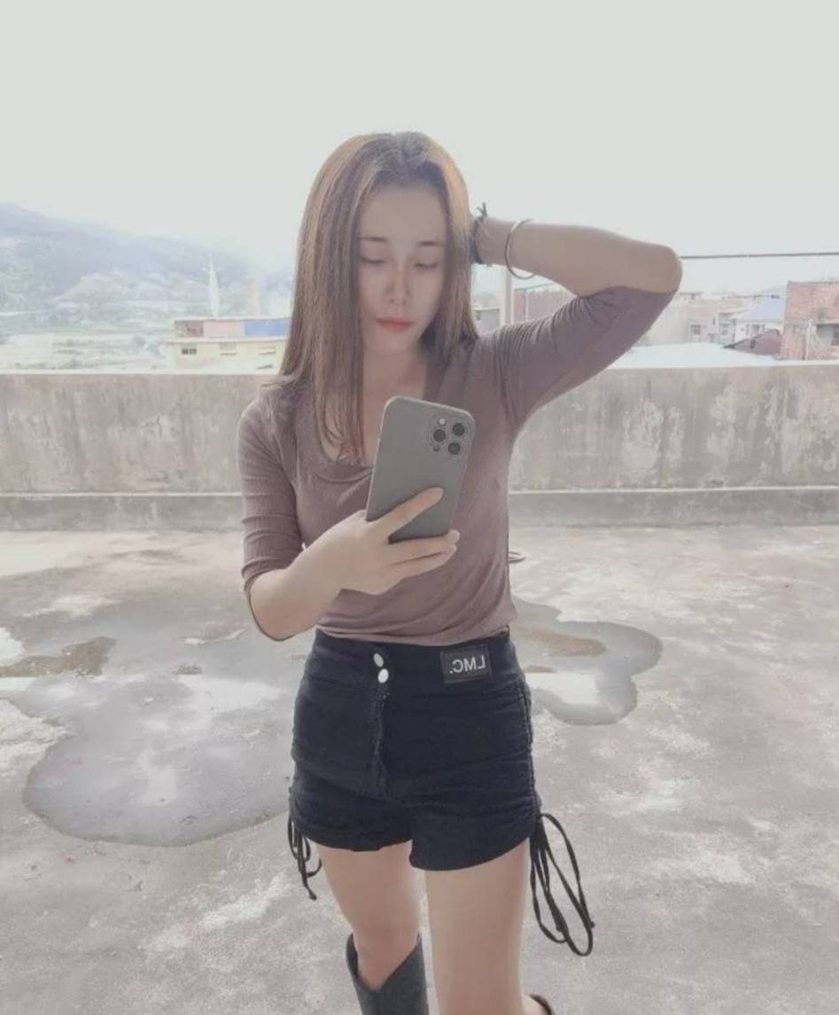 老哥们，那个交通到底是啥，等了一晚上了，老哥快撸没了不，放出来喝点汤

80 / 作者:伟霸霸 / 
