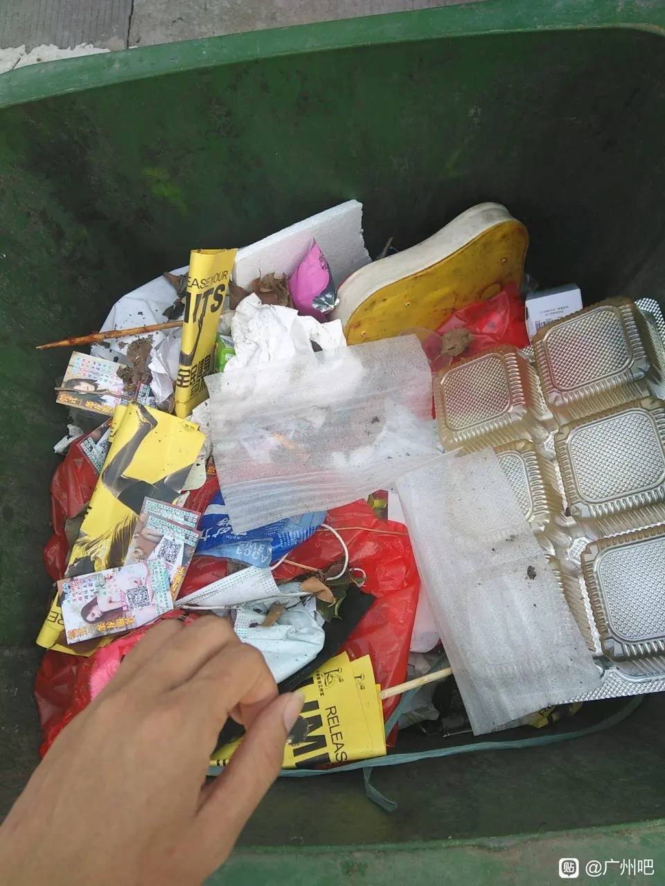 找工作被打了我是东莞本地人，性格是保守内向老实人这种，国庆前去工业区找工作，首先26 / 作者:天空的时候给我 / 