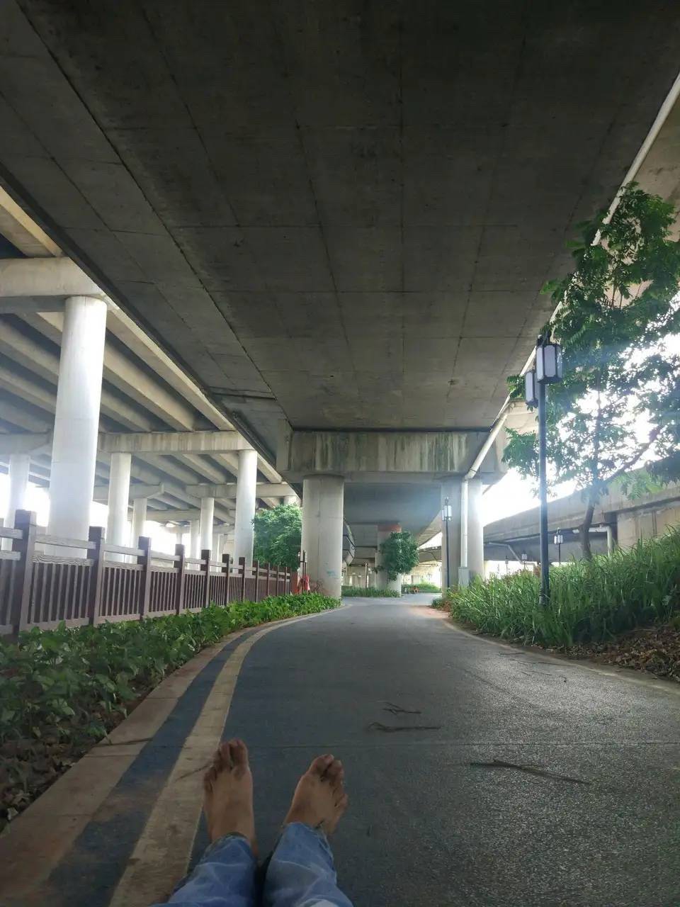找工作被打了我是东莞本地人，性格是保守内向老实人这种，国庆前去工业区找工作，首先74 / 作者:公民公民抹红 / 