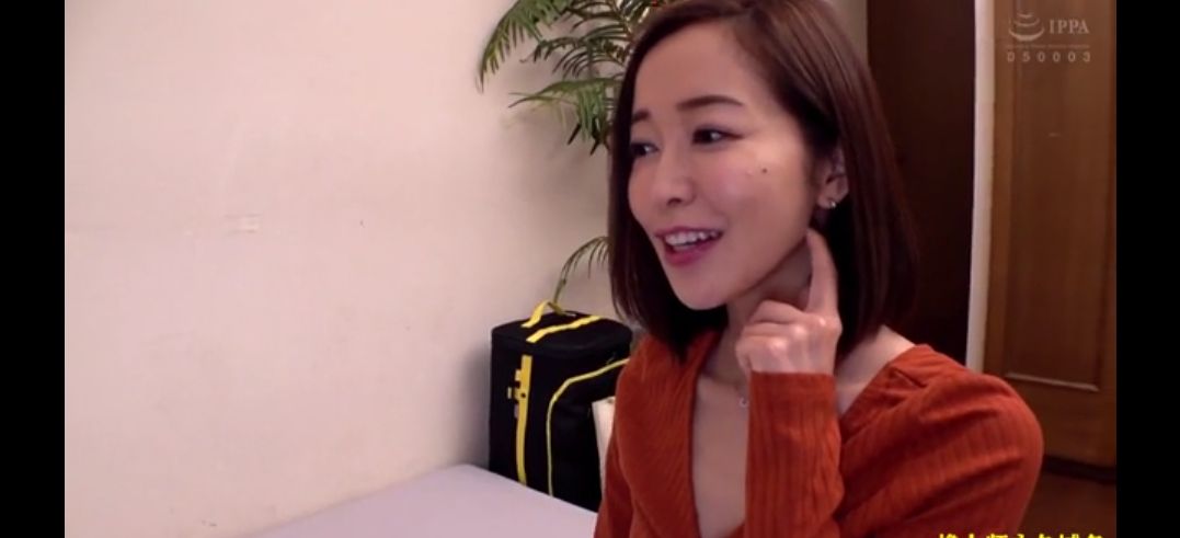 老哥们 知不知道这个女明星叫什么名字 
找了好久 昨天终于看到一部主演电影了



91 / 作者:宁采臣。， / 