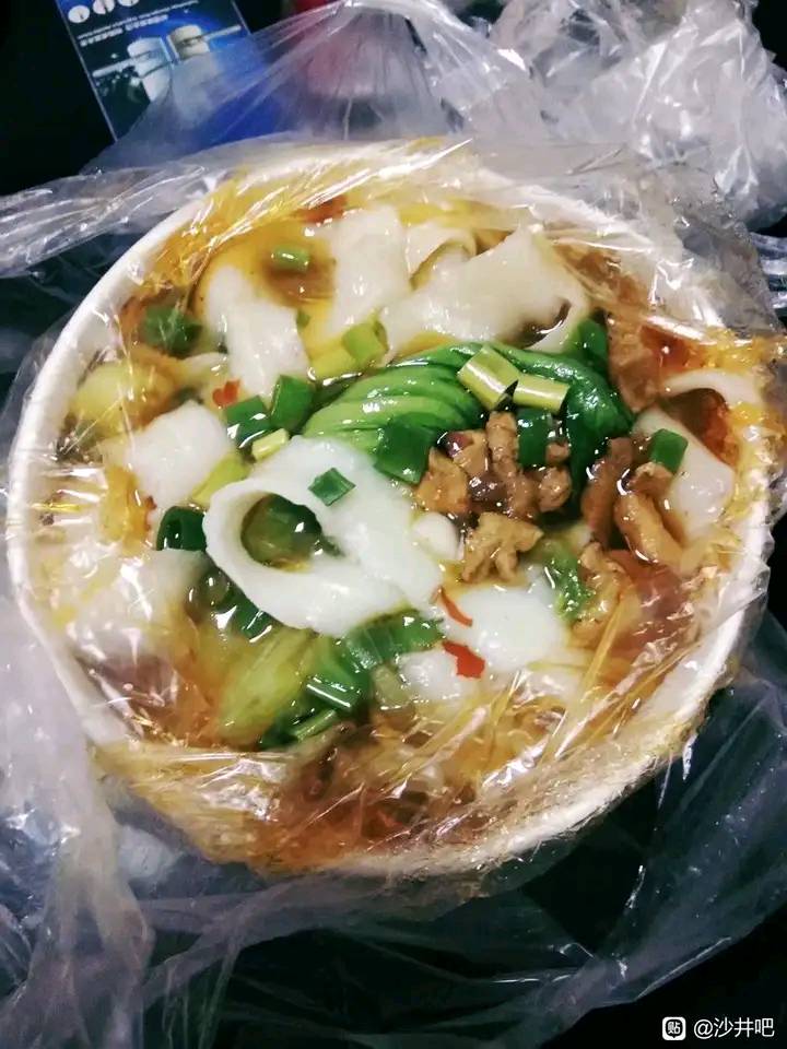 人穷心不穷，我是个好女孩入秋了，风很大。
家里的木门被吹的很响。
有时候还有小偷撬18 / 作者:天空的时候给我 / 