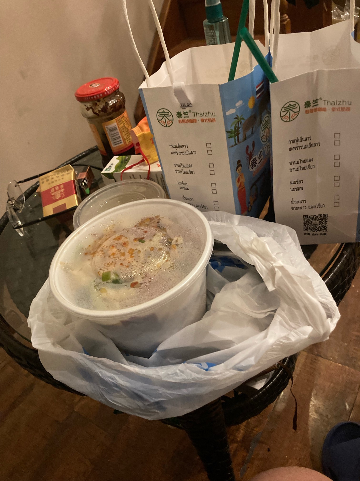 美团拼饭真的便宜20一份饭两杯奶茶

39 / 作者:kele999(可乐呀) / 