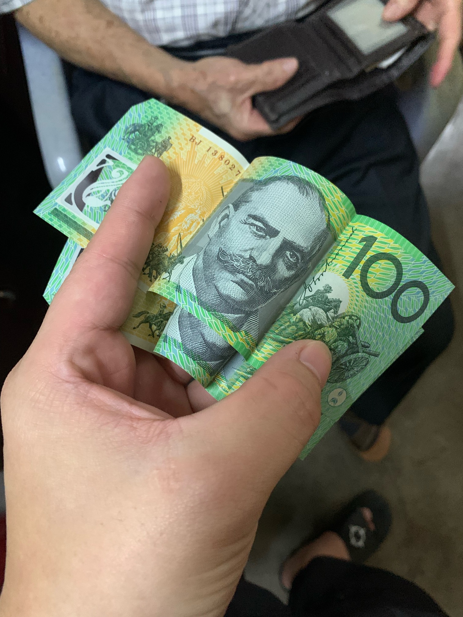 老人家找我出这个，我就100毛跟他换了


57 / 作者:卡农a哥 / 