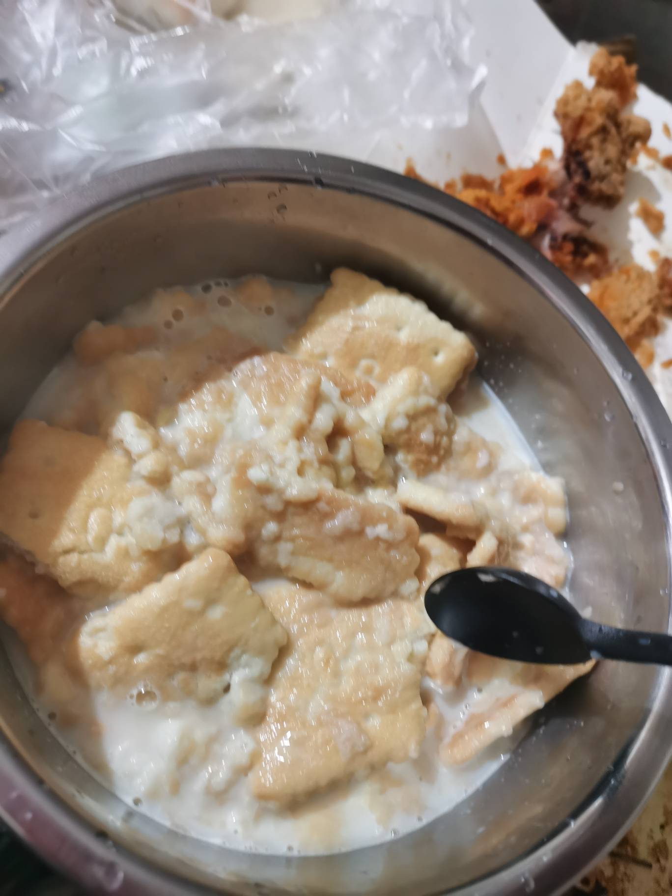 都吃了吗？老哥。家里没粮食了，翻了一下找了包豆奶。配了点儿钙奶饼干，直接用热水冲97 / 作者:不渡人间蹉跎 / 