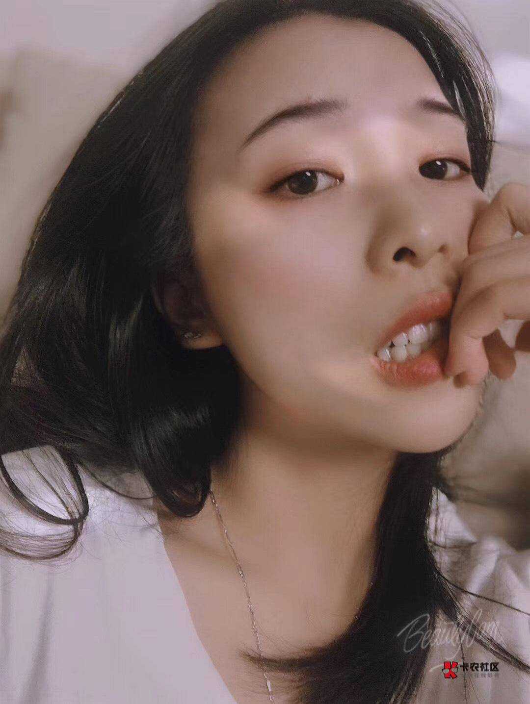 好想找一个像阿晴这样的女孩子天天陪我撸毛，租个挂比房然后一起撸




83 / 作者:大硬黑粗长 / 
