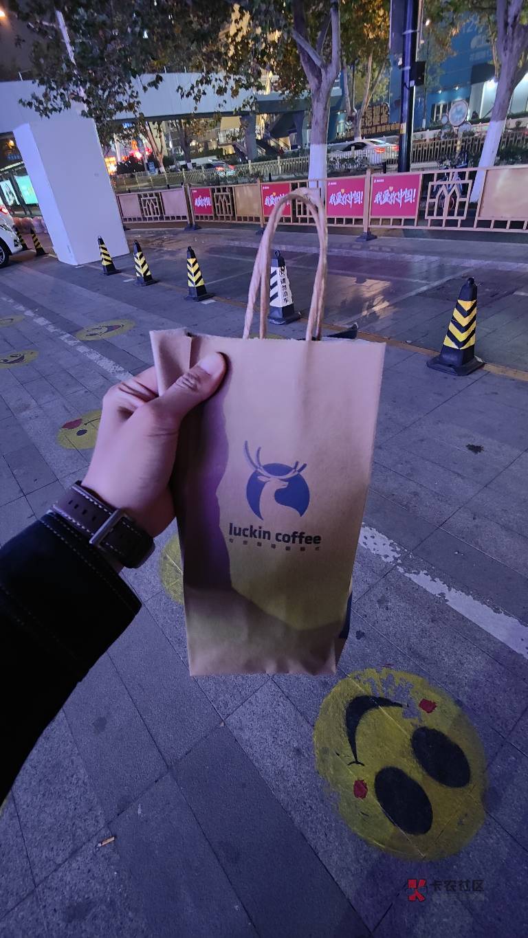 一边薅羊毛，一边享受工作出差带来的快乐，在外面呆了30多天有公司报销真好。







10 / 作者:时间就是就睡觉 / 