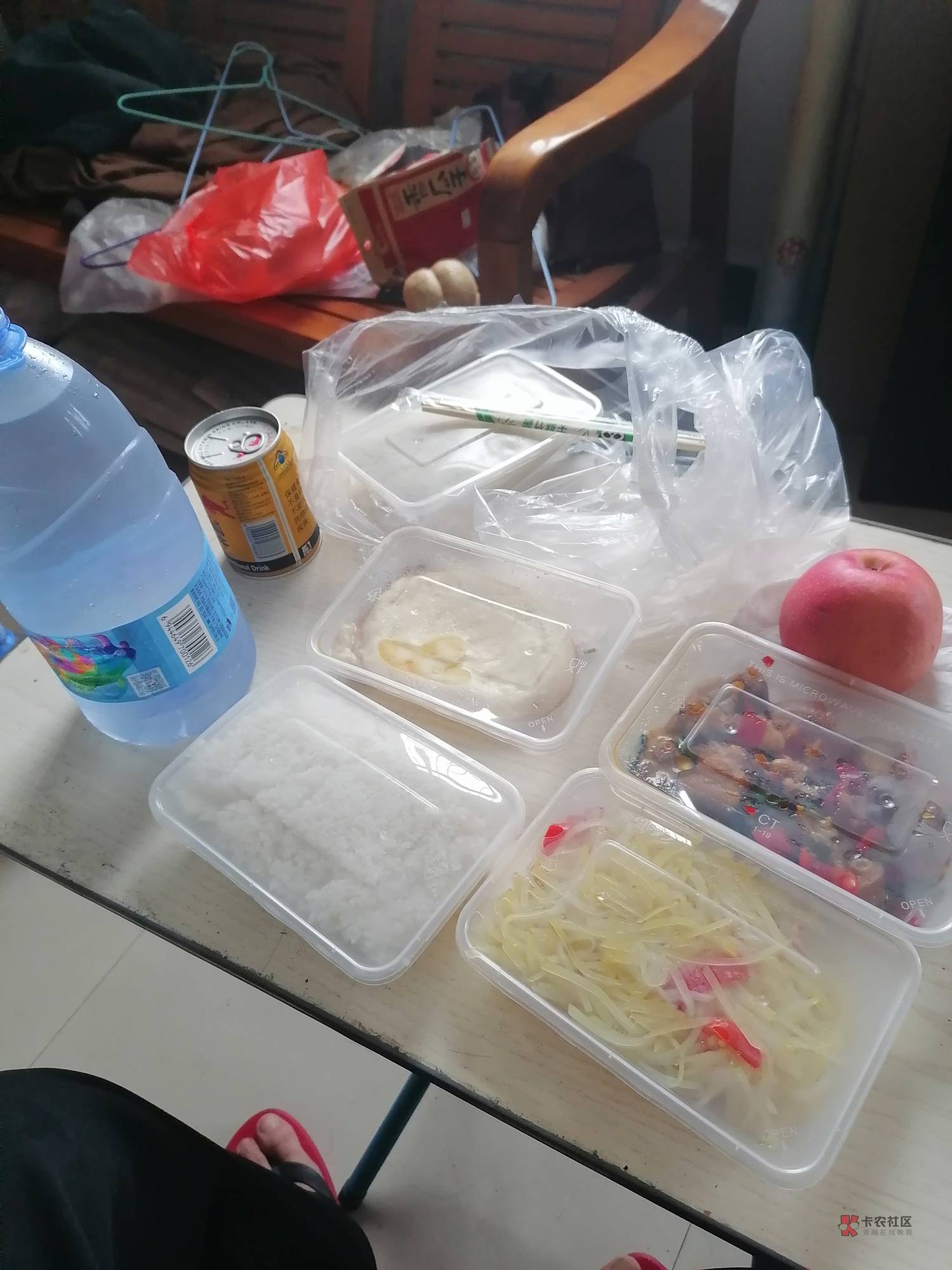 饿.了，老哥们，先吃

42 / 作者:太阳是我捏圆的 / 