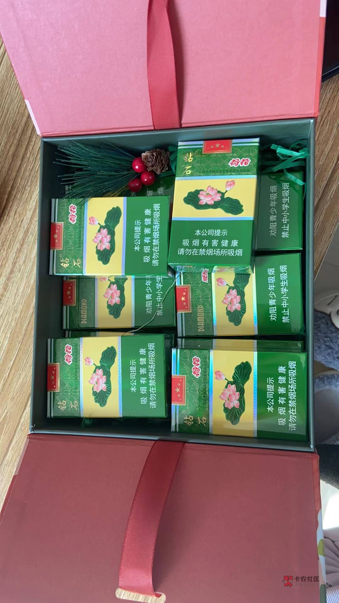 又送烟我 又请我吃饭   这女的想对我干嘛？才认识一个礼拜 唉  



88 / 作者:我是卡农最帅的 / 