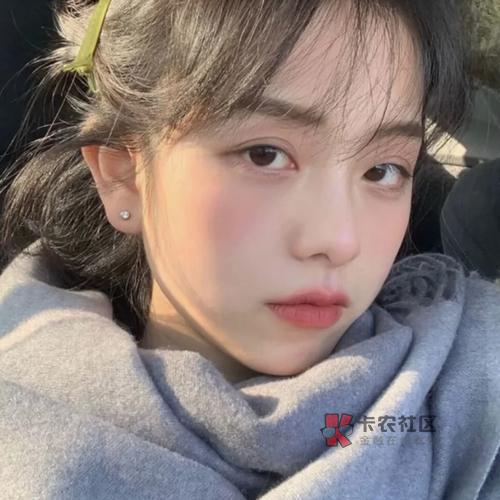 老哥们一个女生在一个四五线城市酒吧上班可以年入10w吗？

17 / 作者:白毛浮绿水~ / 