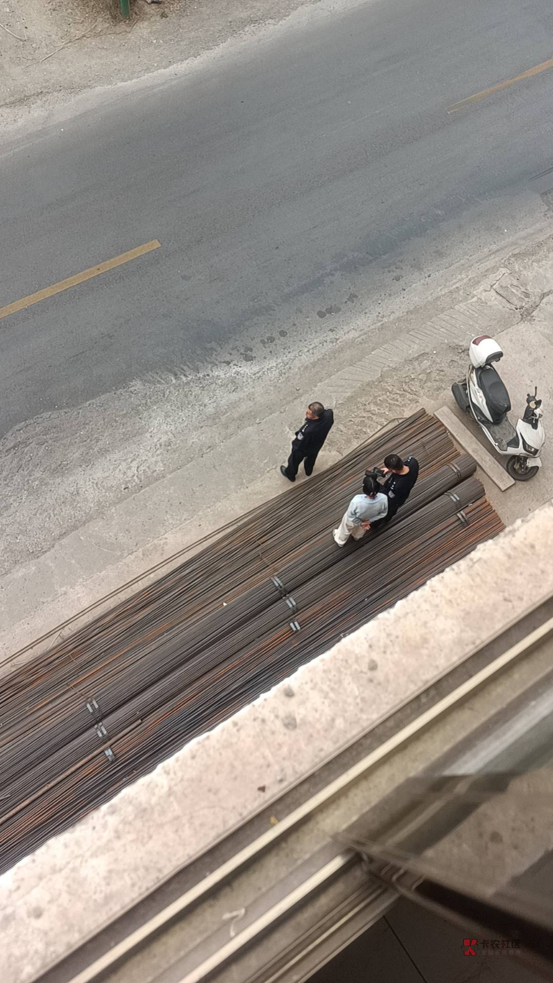 上个车下车了还被 pcs↑门教育翻手机



82 / 作者:喂cwf931206 / 