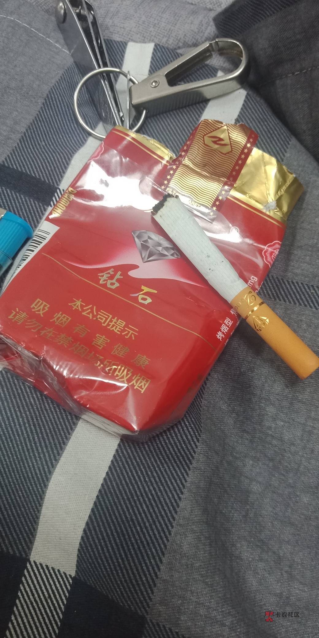 我真的累了，最后一根烟，明天想抽烟又不知道咋整了，那种醒了嗓子痒的痛苦真是只有自53 / 作者:A财 / 