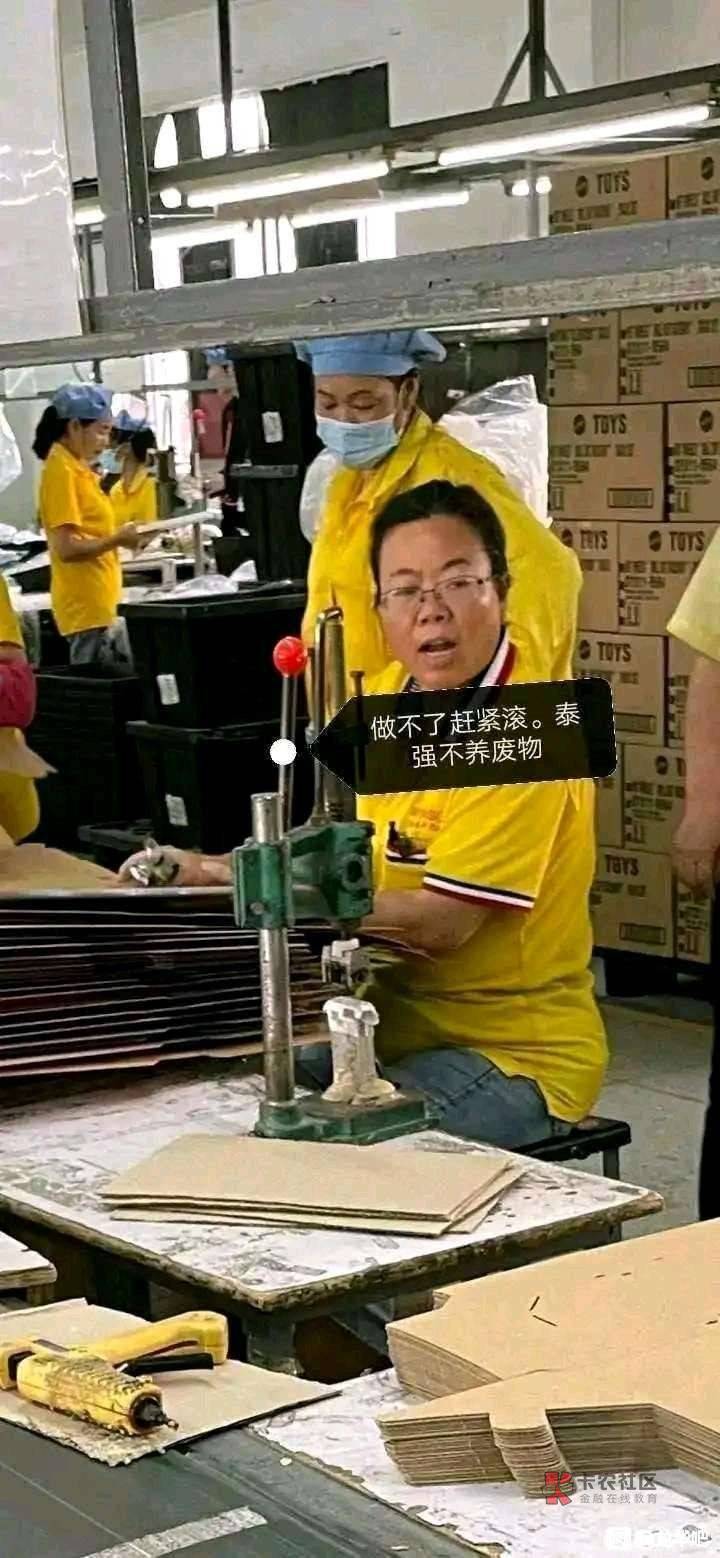 美团和京东客服工资多少钱？天天被老哥骂全➕还不能还口。老家还巴不得他们还口

23 / 作者:下颚粉碎踢 / 