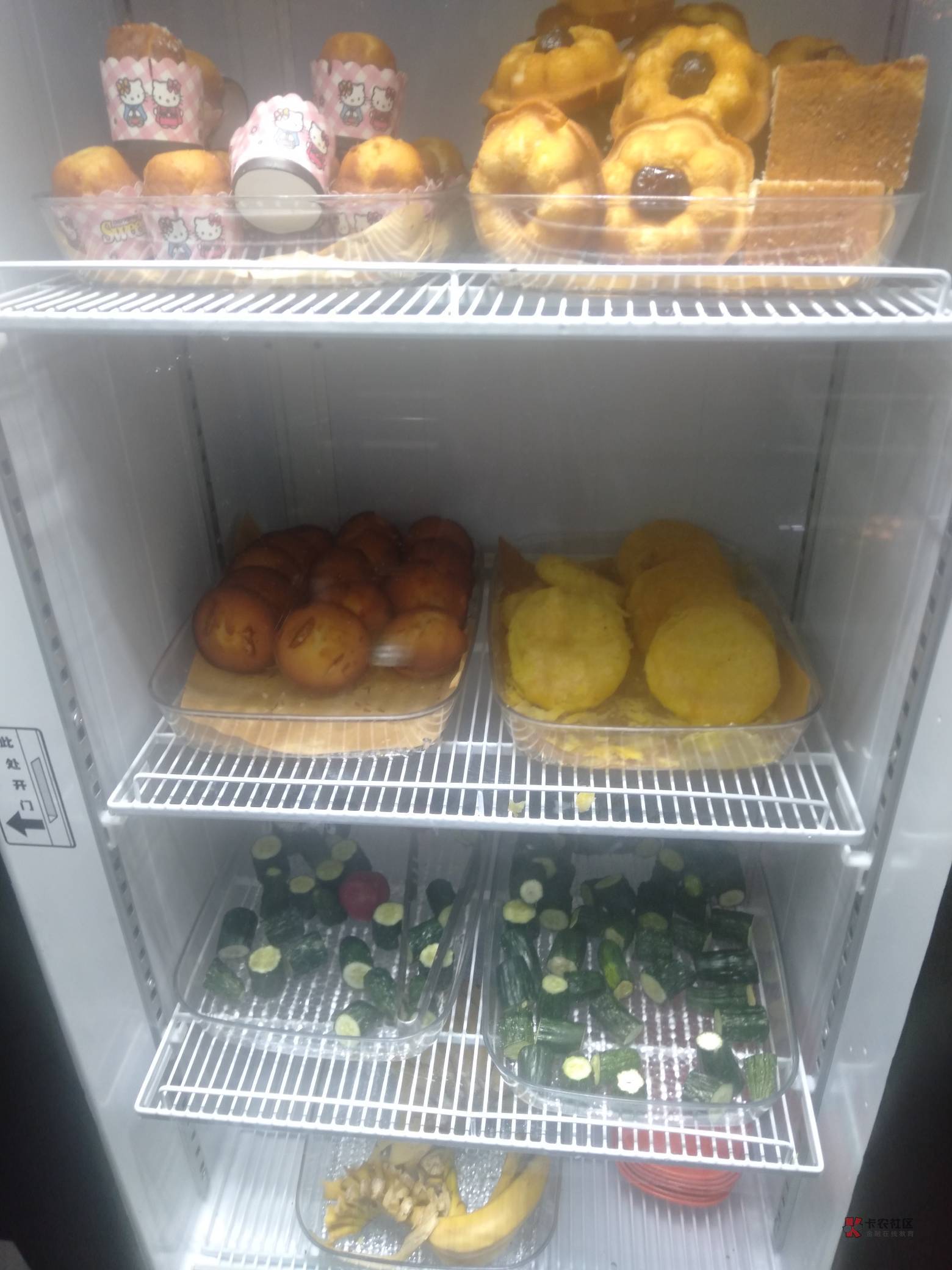 谨以此贴献给还流落街头睡公园的老哥。
此致敬礼。
三四线小城市。洗浴中心,年卡16007 / 作者:墨镜探长 / 谨以此贴献给还流落街头睡公园的老哥。
此致敬礼。
三四线小城市。洗浴中心,年卡16007 / 作者:墨镜探长 /