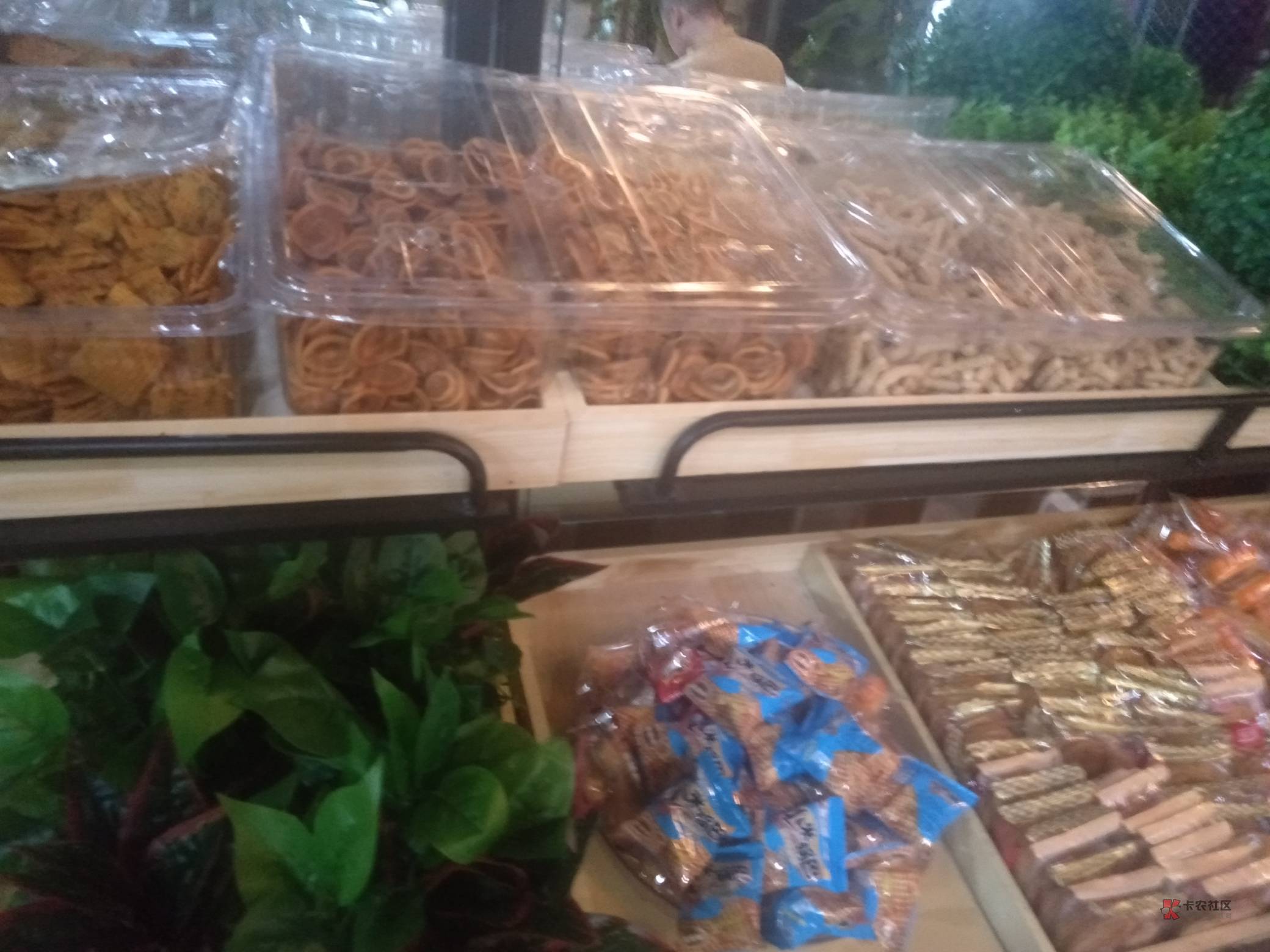 谨以此贴献给还流落街头睡公园的老哥。
此致敬礼。
三四线小城市。洗浴中心,年卡160090 / 作者:墨镜探长 / 谨以此贴献给还流落街头睡公园的老哥。
此致敬礼。
三四线小城市。洗浴中心,年卡160090 / 作者:墨镜探长 /