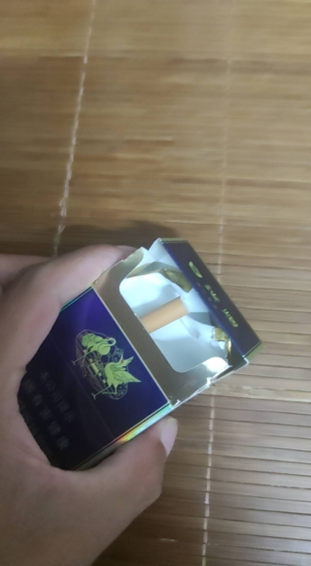 天天跟着老哥们申请毛，我还是意思一下随机抽个老哥发包烟钱吧

78 / 作者:耶屎摸索 / 