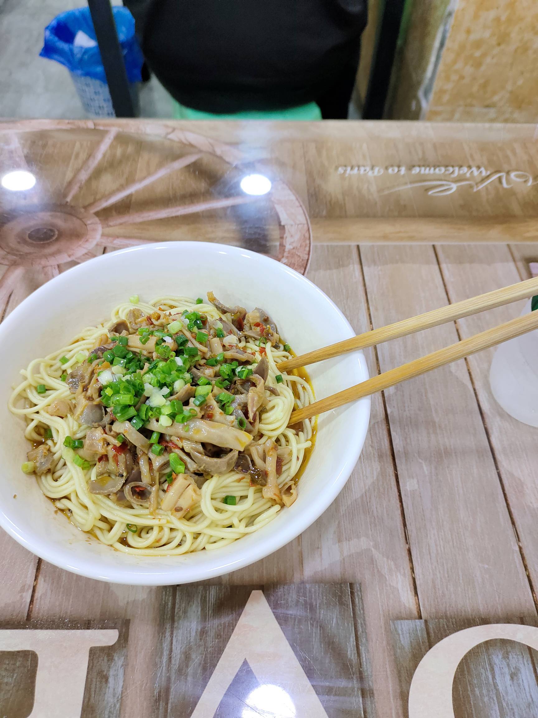 感谢光大贡献的午餐

30 / 作者:菲菲飞呀飞 / 