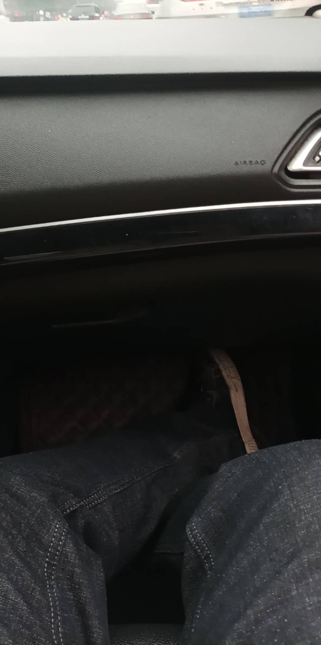 终于下班了，好累

旁边滴滴美女司机，想偷拍分享给老哥


71 / 作者:朝歌夜弦 / 